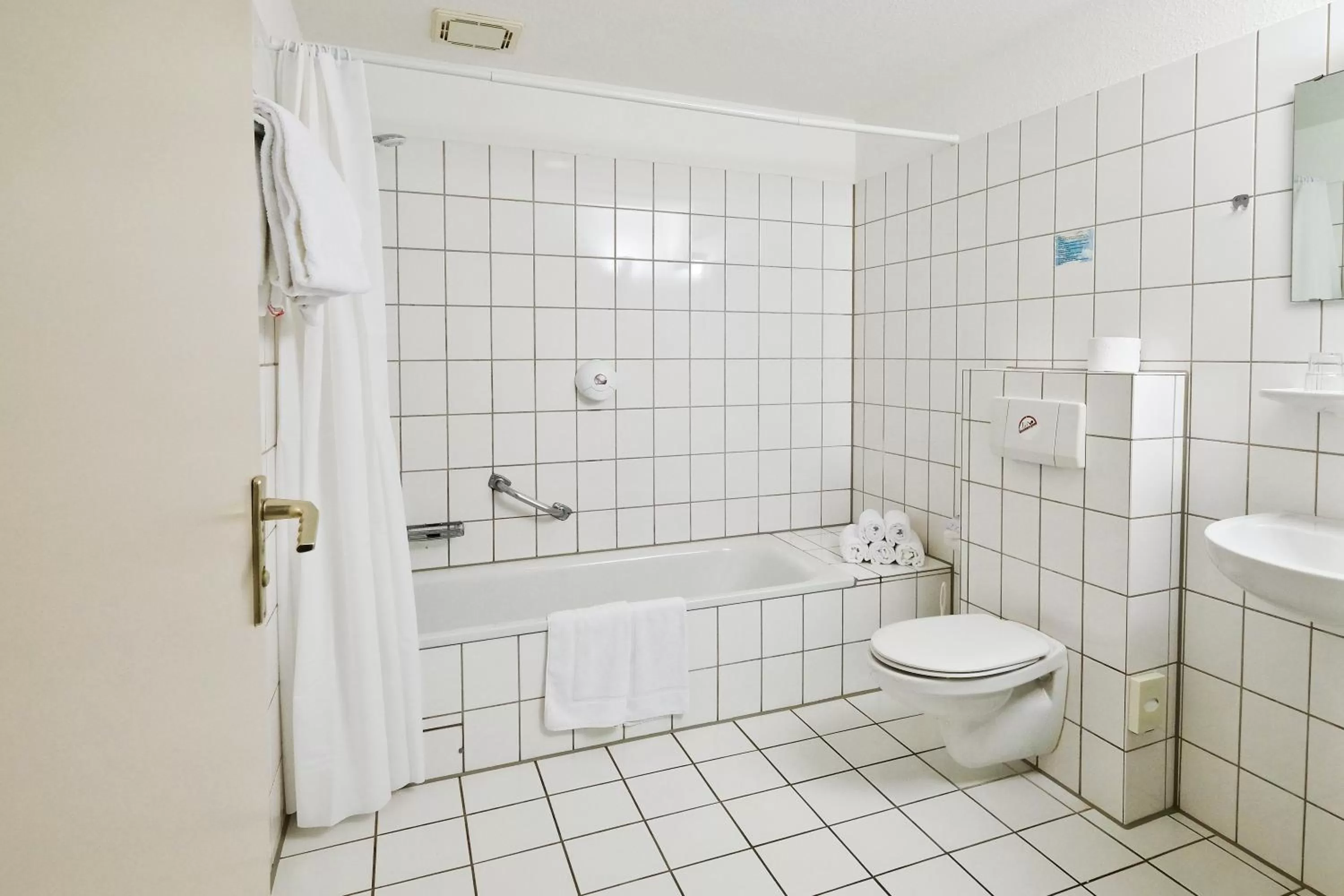 Toilet in Apart Hotel Sehnde