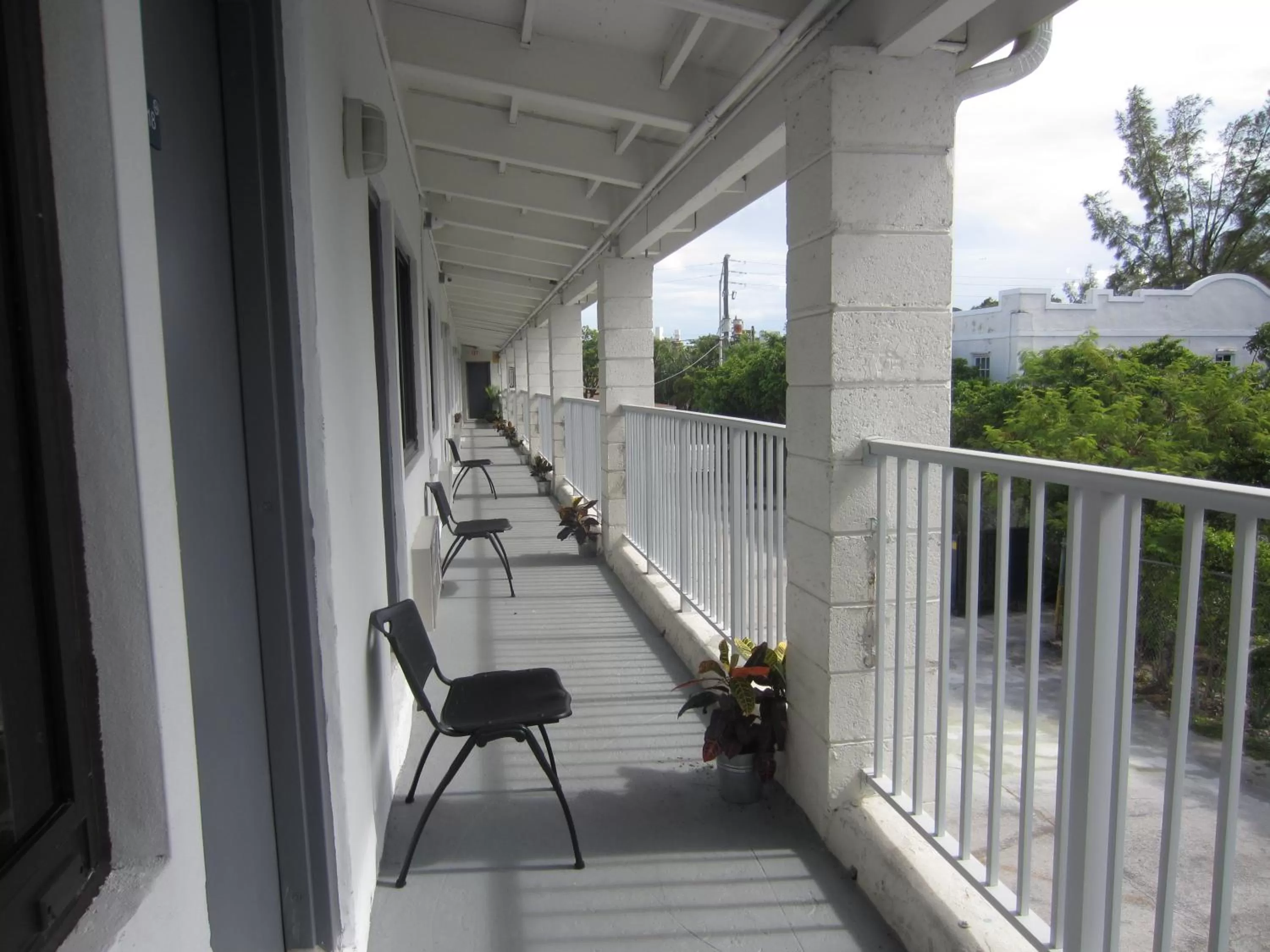 Facade/entrance in Shalimar Motel