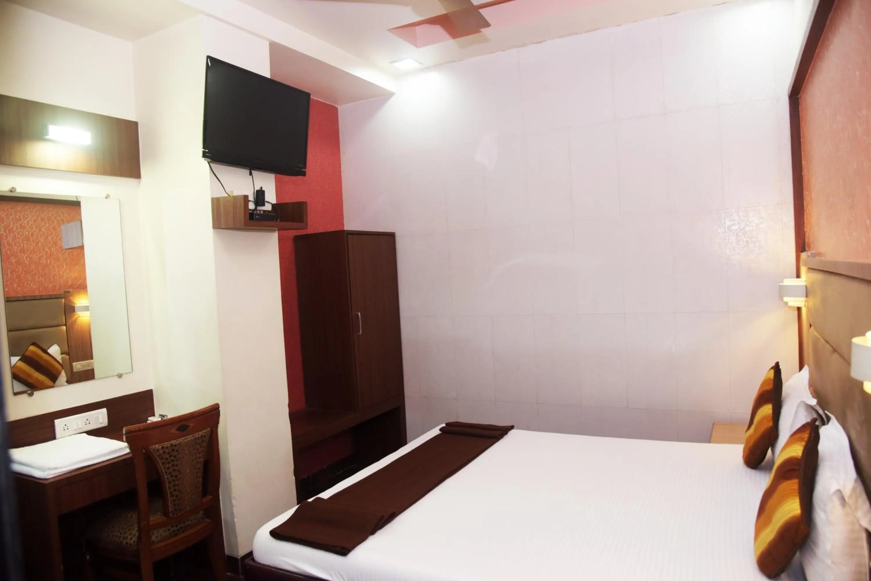 Bedroom in Hotel Indiana Inn