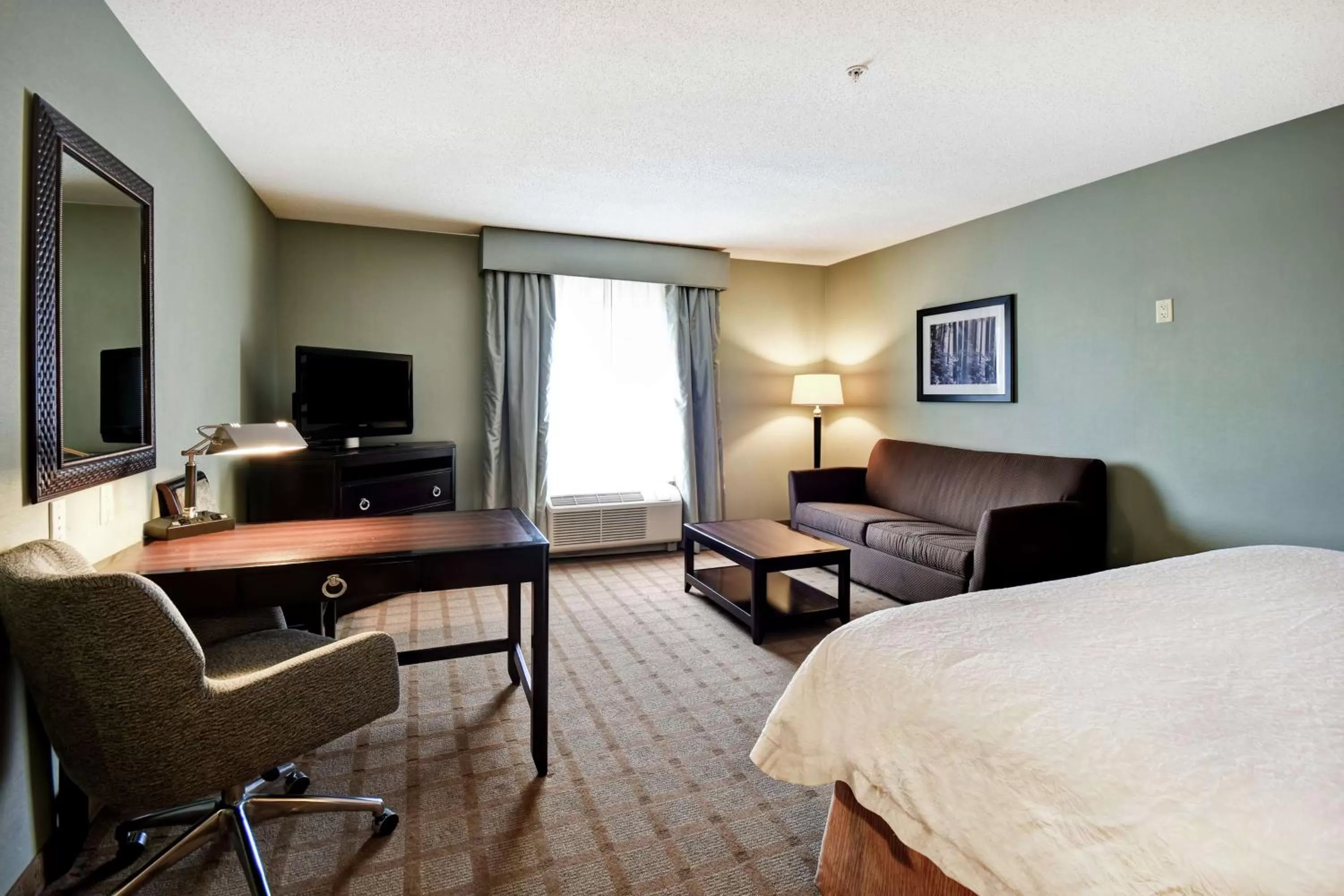Bedroom, Bed in Hampton Inn & Suites Detroit-Canton