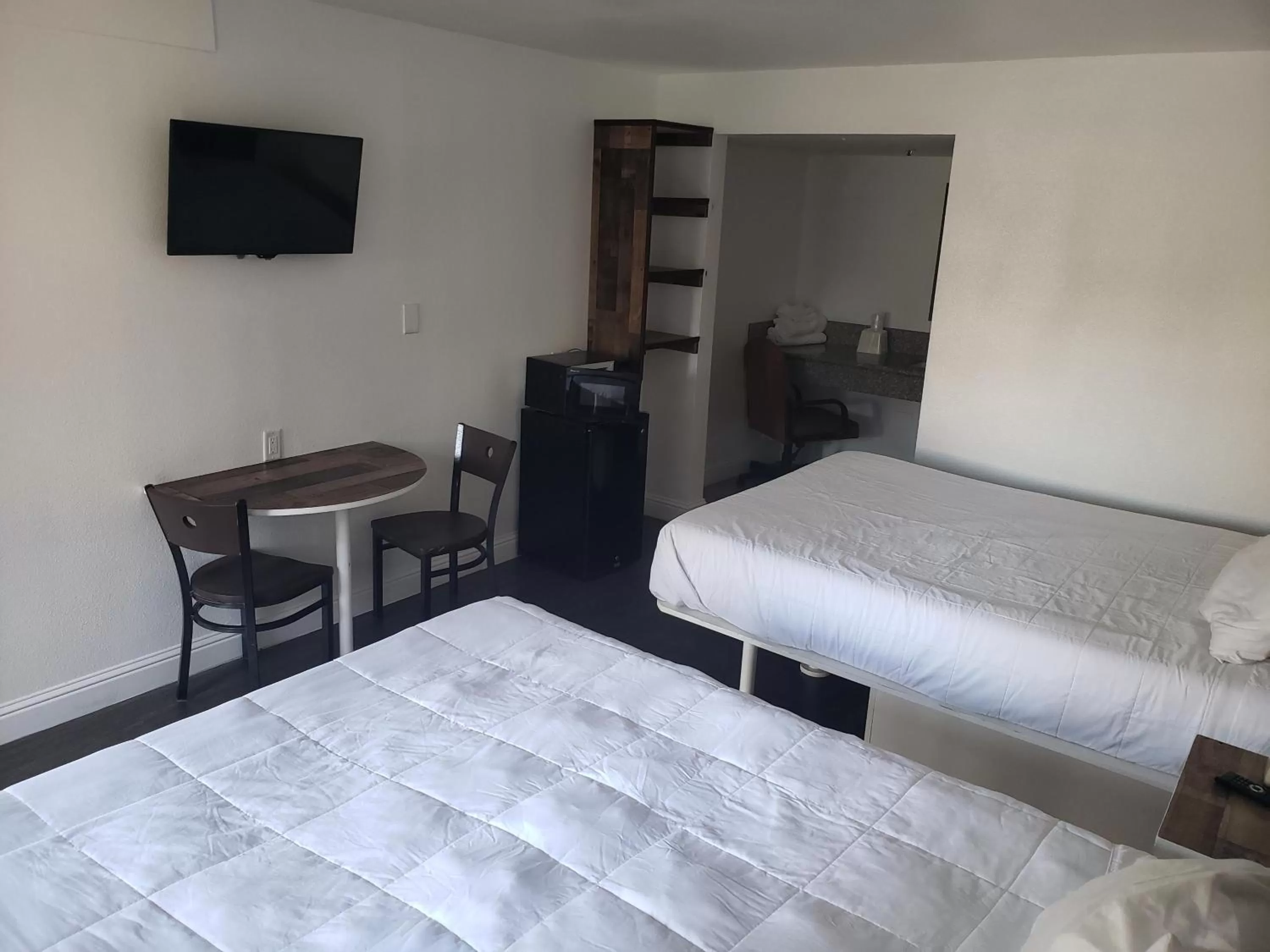 Bed in University Inn Fresno