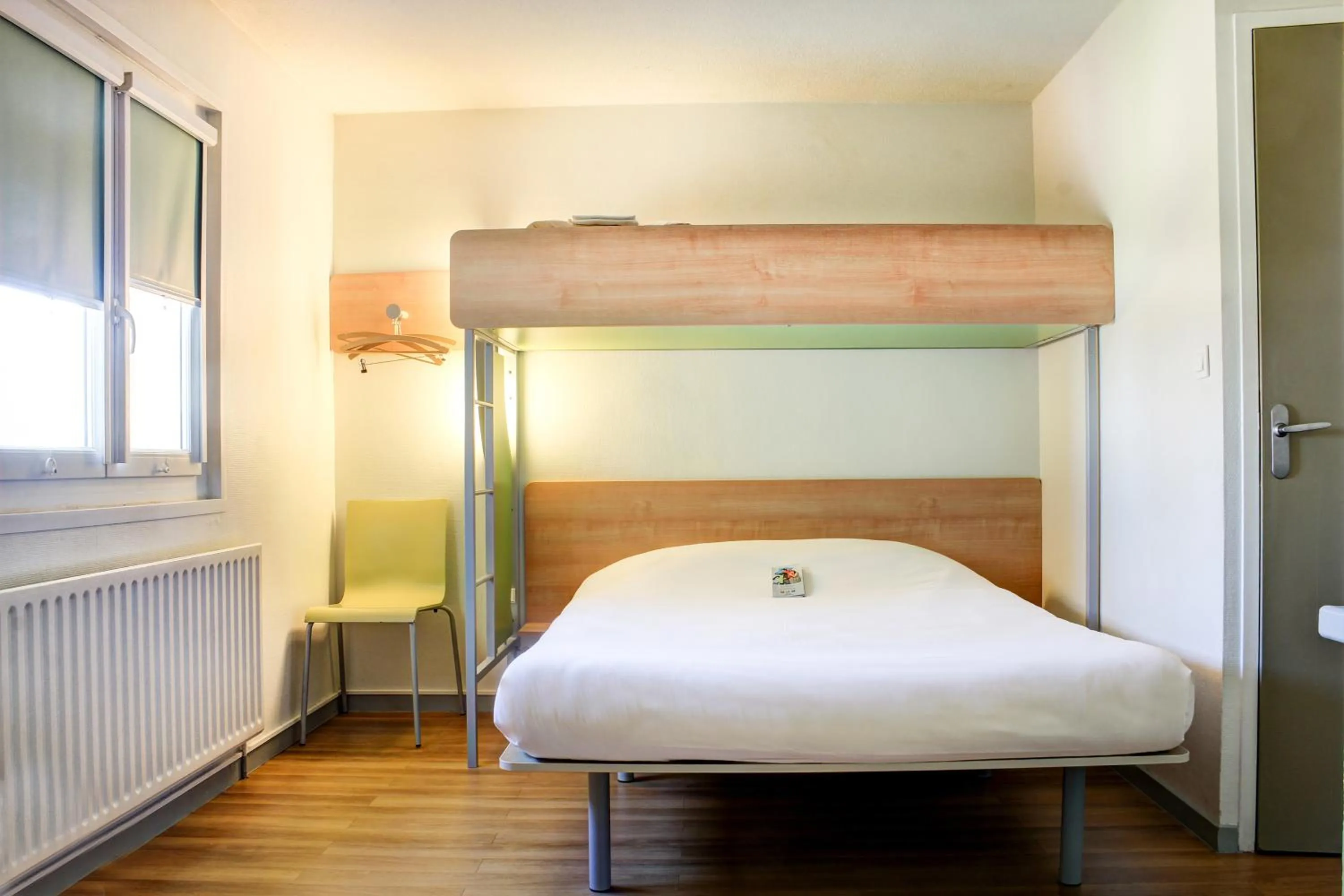 Bedroom, Bed in Hotel Inn Design Issoudun