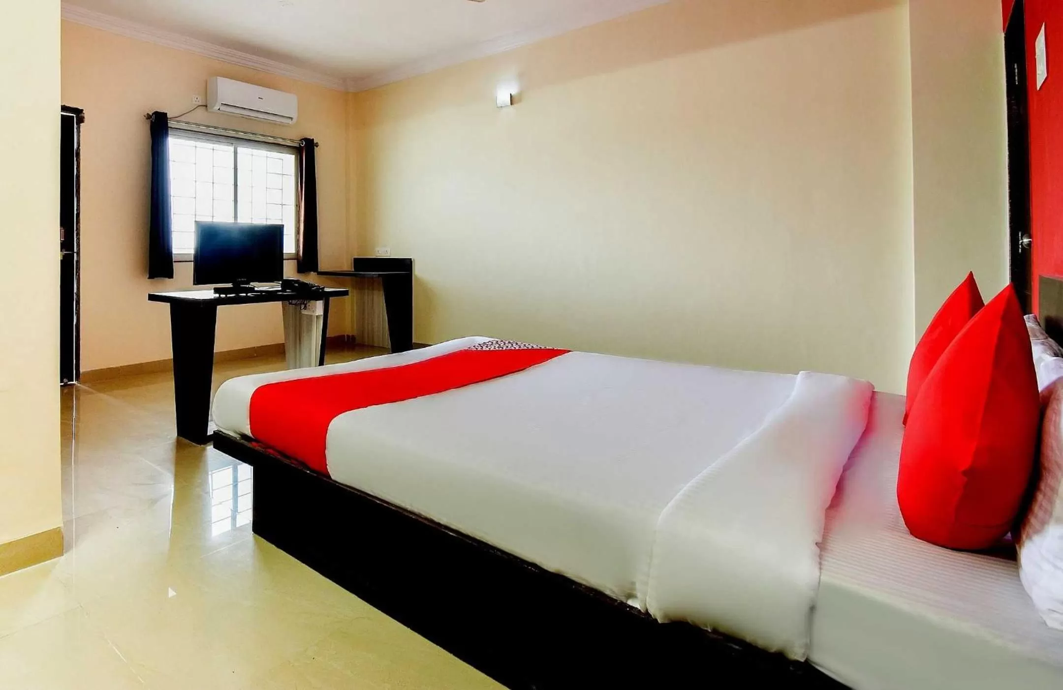 Bedroom, Bed in OYO Flagship 43302 Hotel Sargam