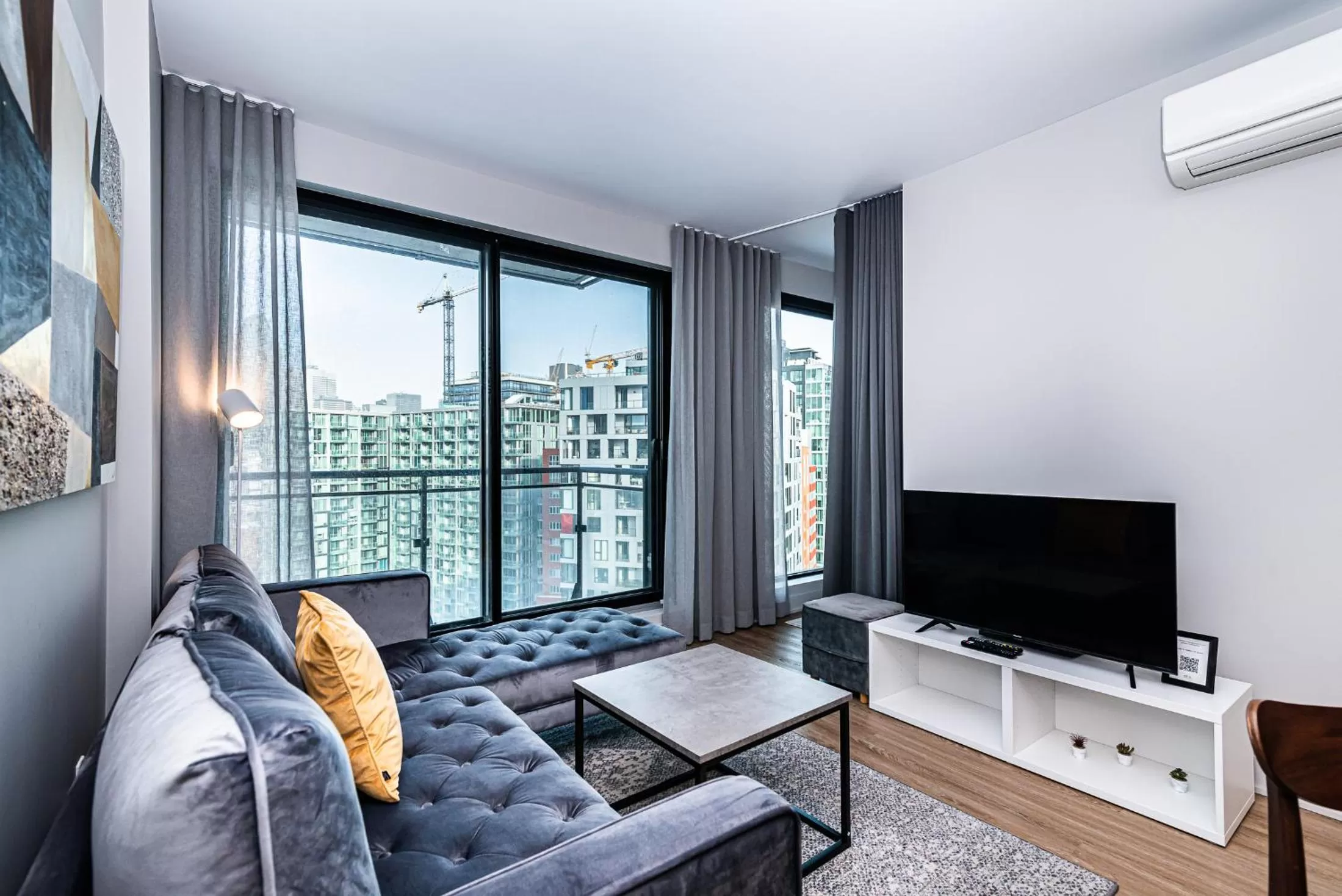 TV and multimedia in WERFY Luxury Apart-Hotel