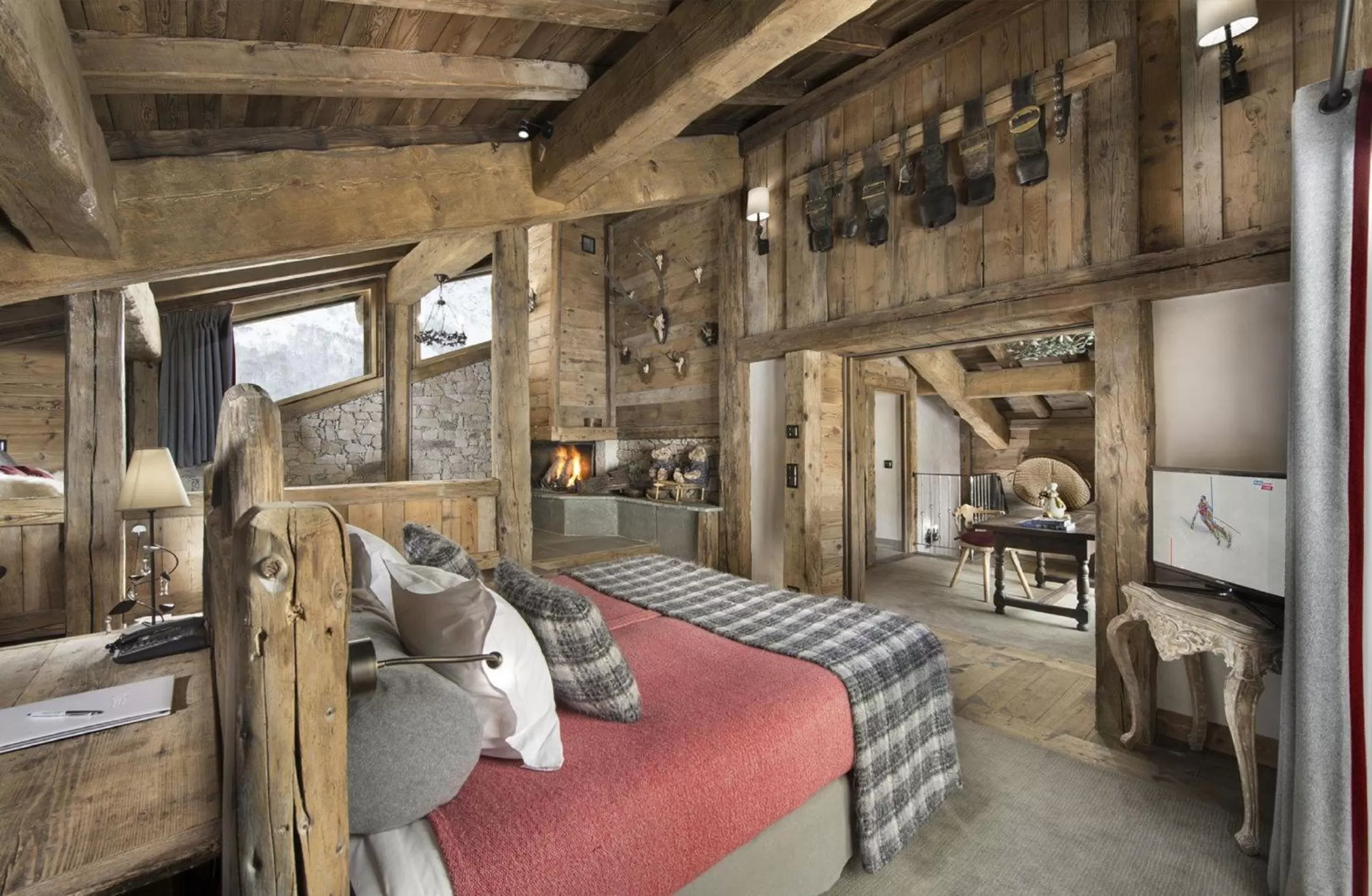 Living room, Bed in La Bouitte - Hôtel Relais & Châteaux
