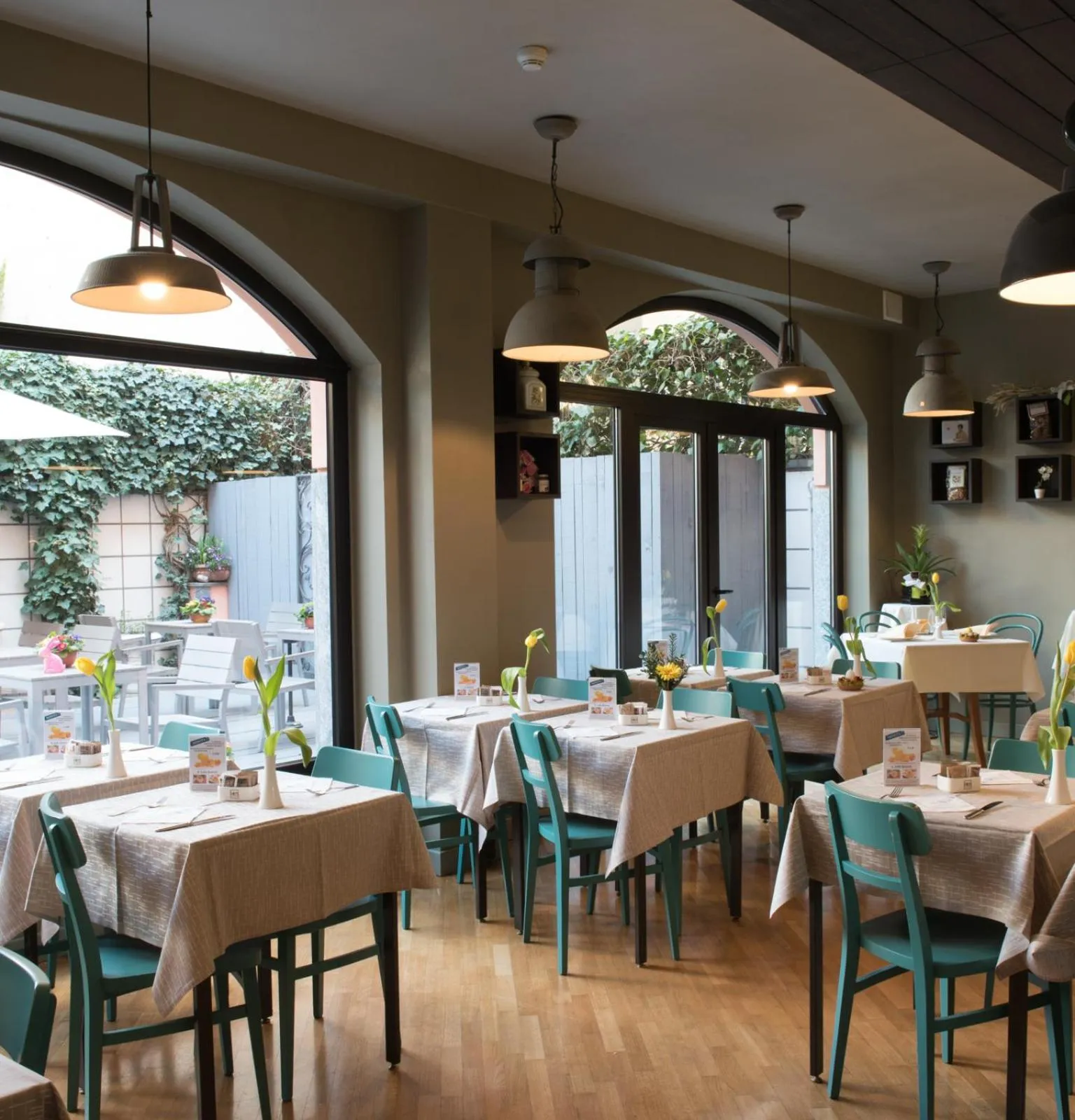 Restaurant/places to eat in Hotel Lombardia
