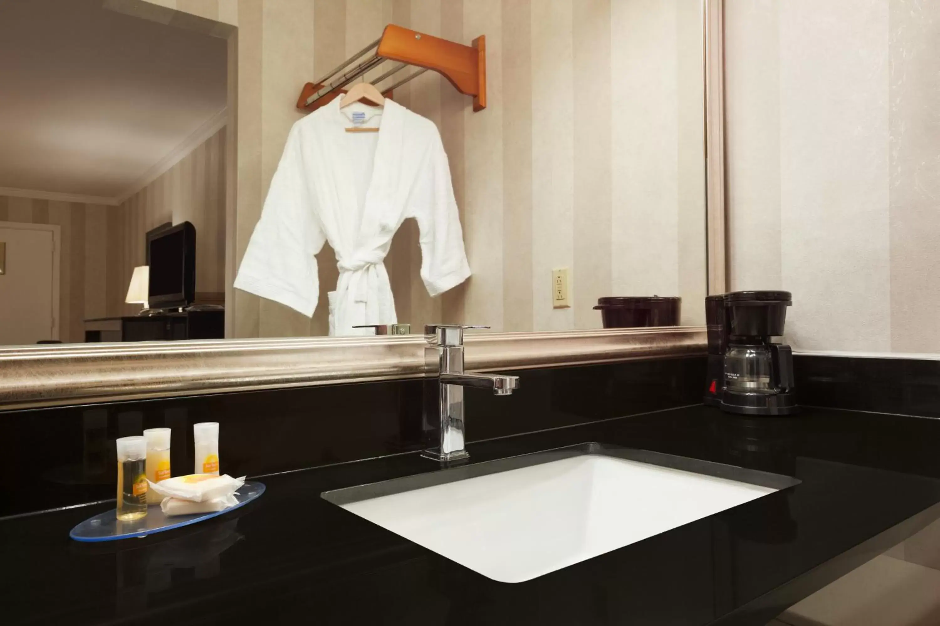 Studio Suite with Two Double Beds - Non-Smoking in Days Inn by Wyndham Wilmington Brandywine Studio Suite with Two Double Beds - Non-Smoking in Days Inn by Wyndham Wilmington Brandywine