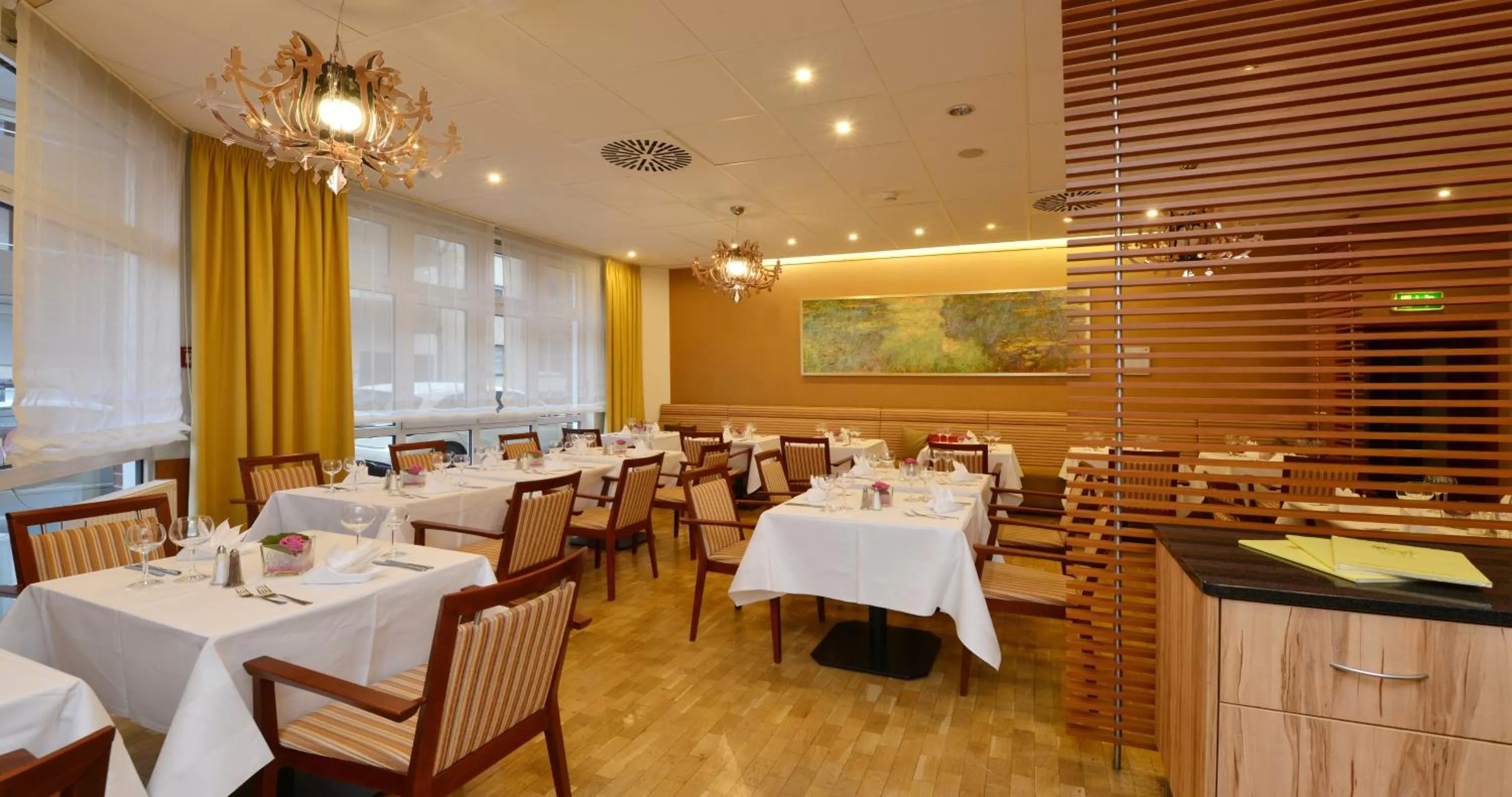 Restaurant/places to eat in Best Western Plus Delta Park Hotel