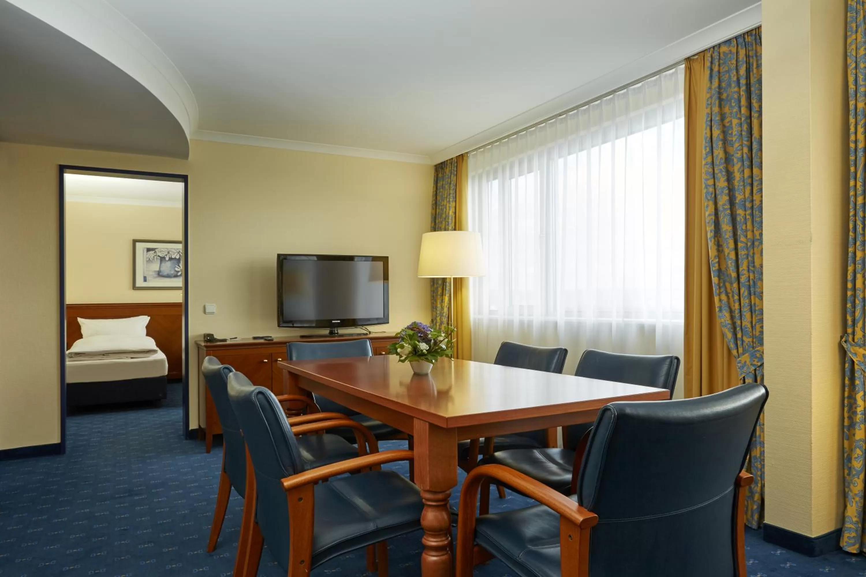 Photo of the whole room, Bed in H4 Hotel Kassel City, Trademark Collection by Wyndham