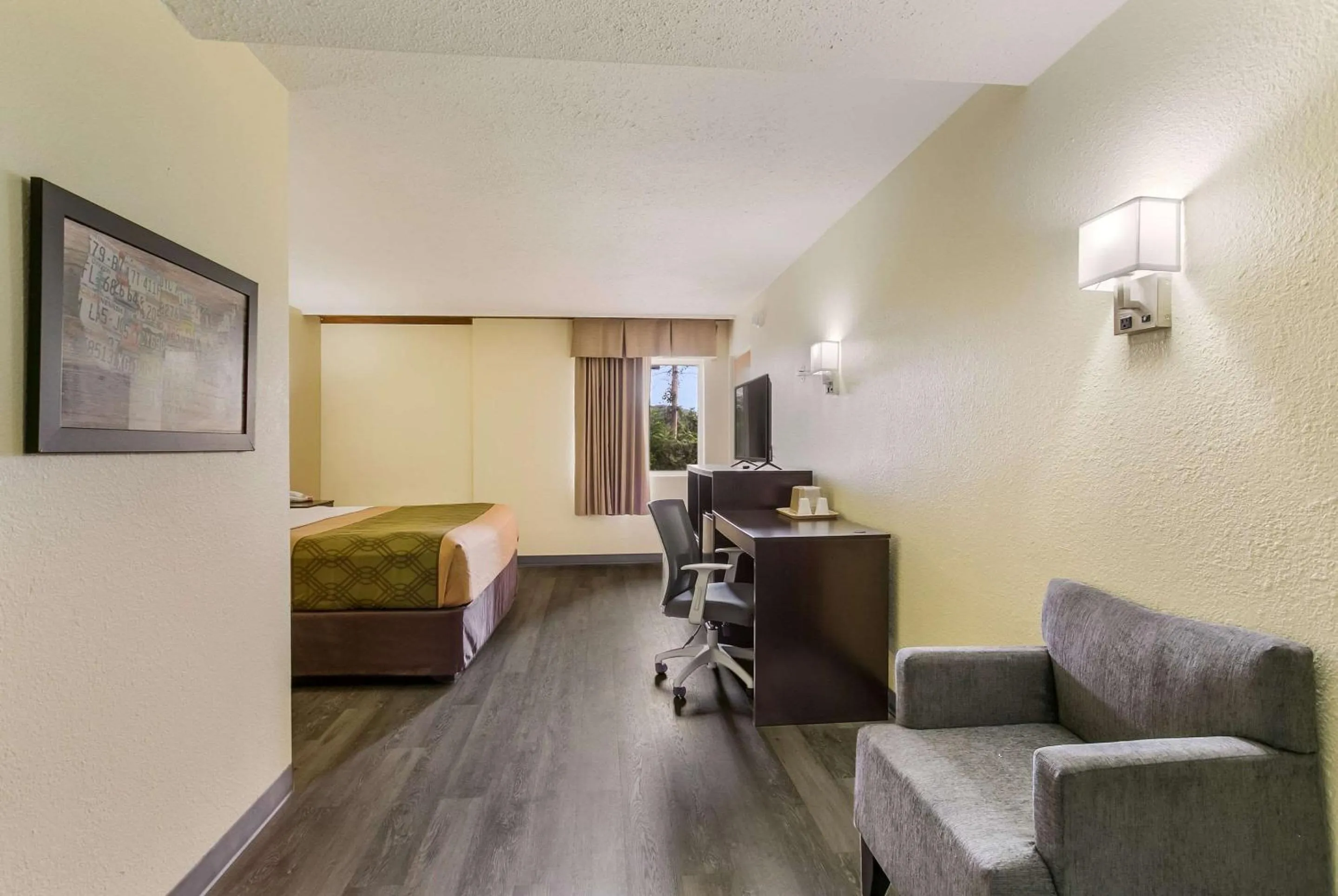 Photo of the whole room, Bed in Inn at York