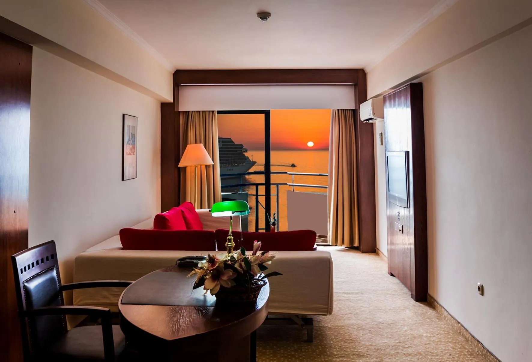 Sea view, Bed in Derici Hotel