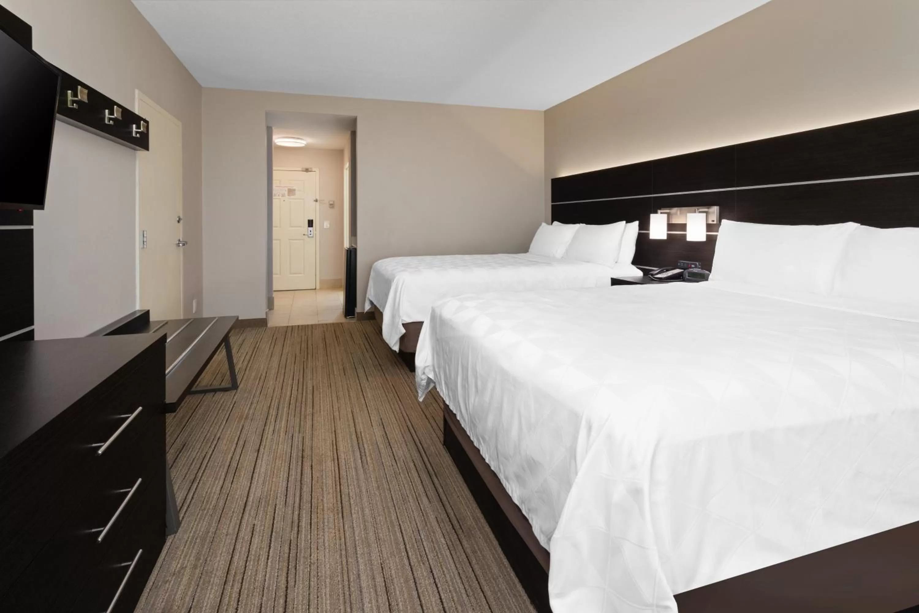 Photo of the whole room, Bed in Holiday Inn Express & Suites Lake Placid by IHG