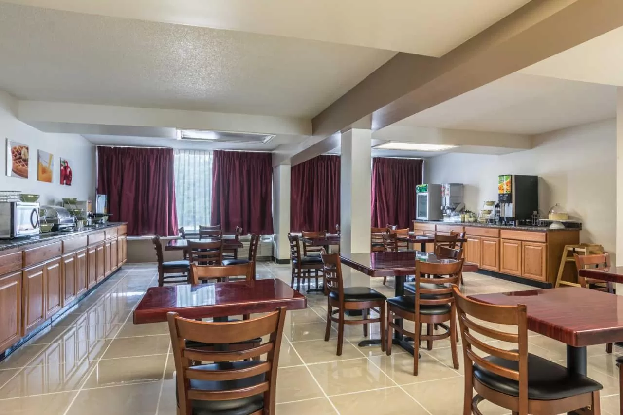 Restaurant/places to eat in Days Inn by Wyndham Hartsfield Jackson Atlanta Airport West