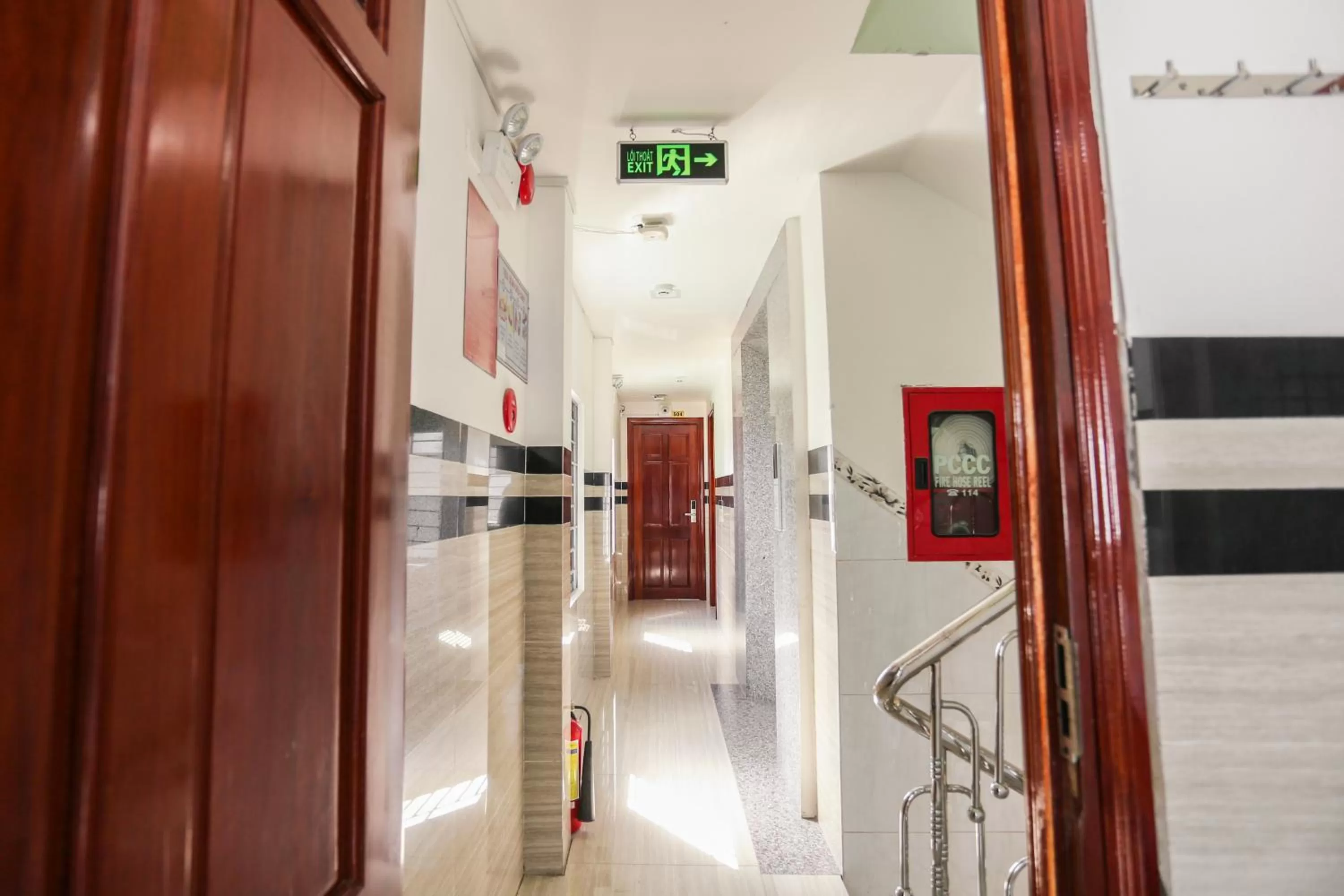 Communal lounge/ TV room, Bathroom in Lucky Hotel Quy Nhon