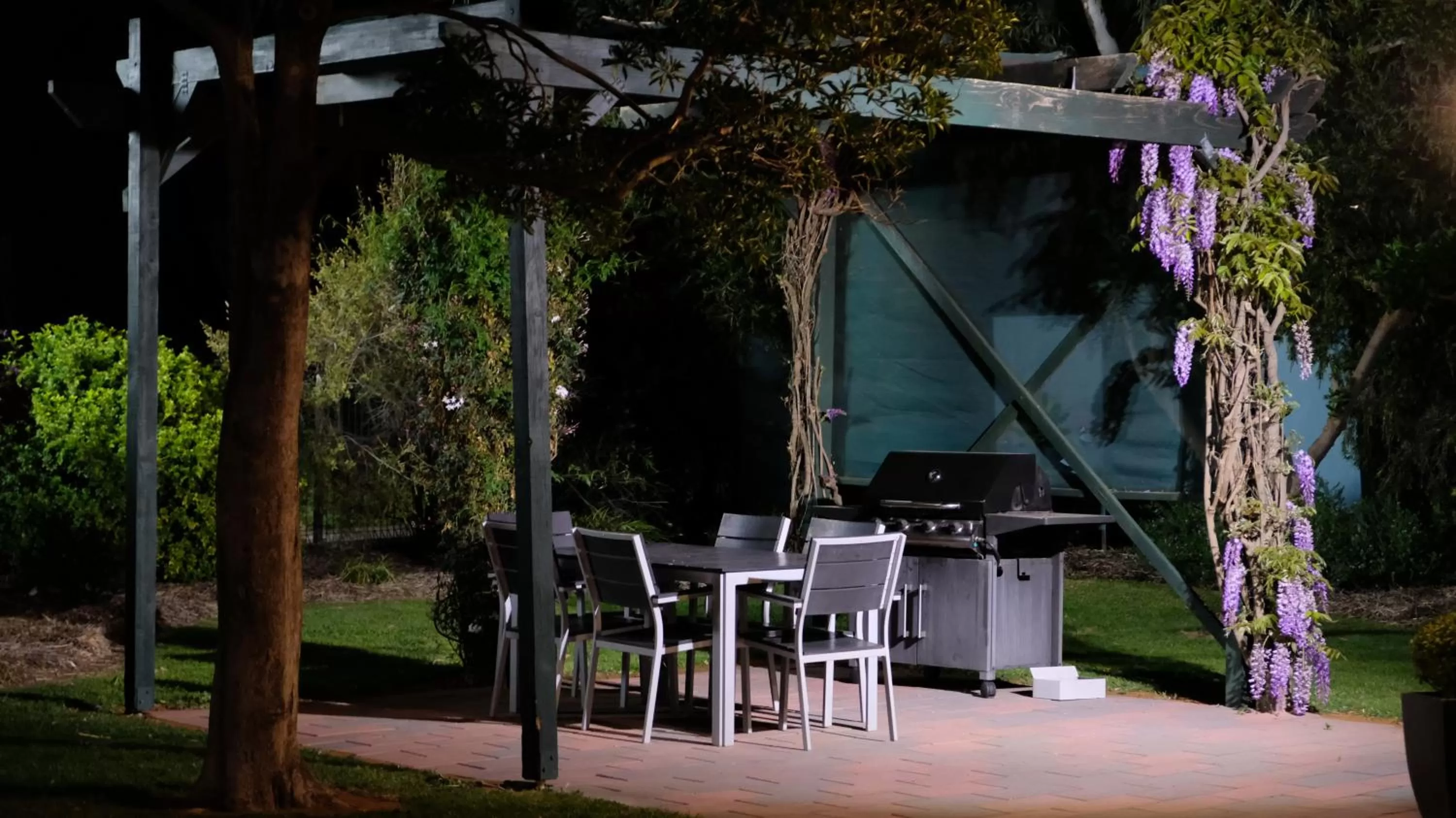 BBQ facilities in Loddon River Motel Kerang