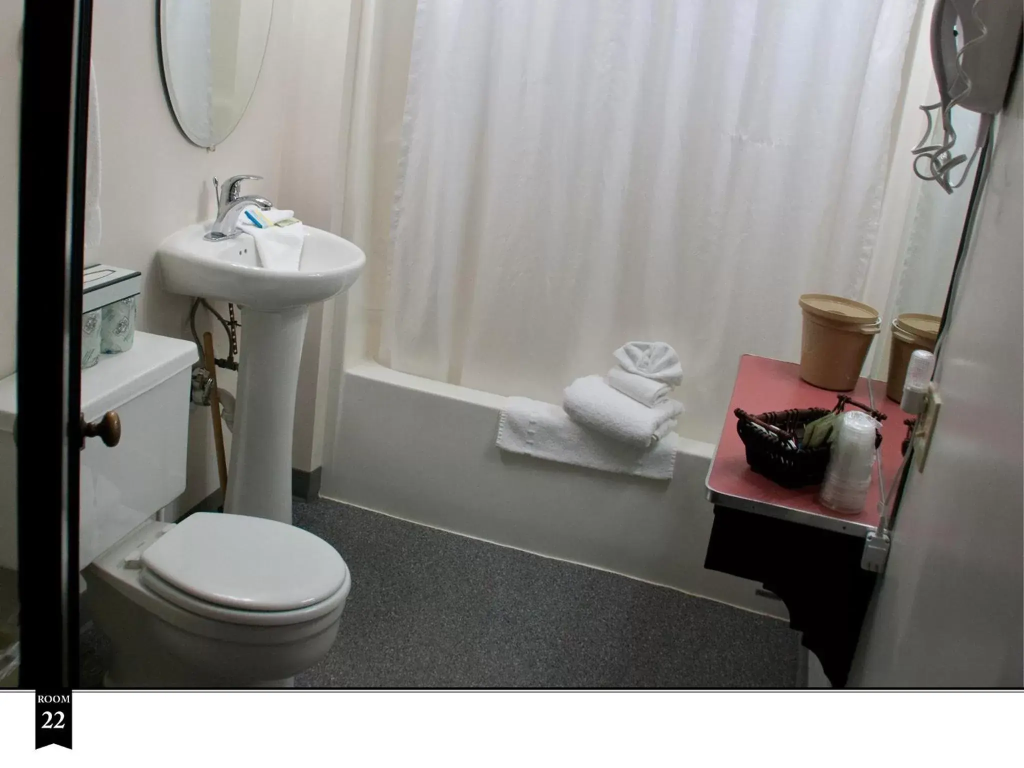 Queen Suite #22 - NON Pet Friendly in Ecola Creek Lodge Queen Suite #22 - NON Pet Friendly in Ecola Creek Lodge