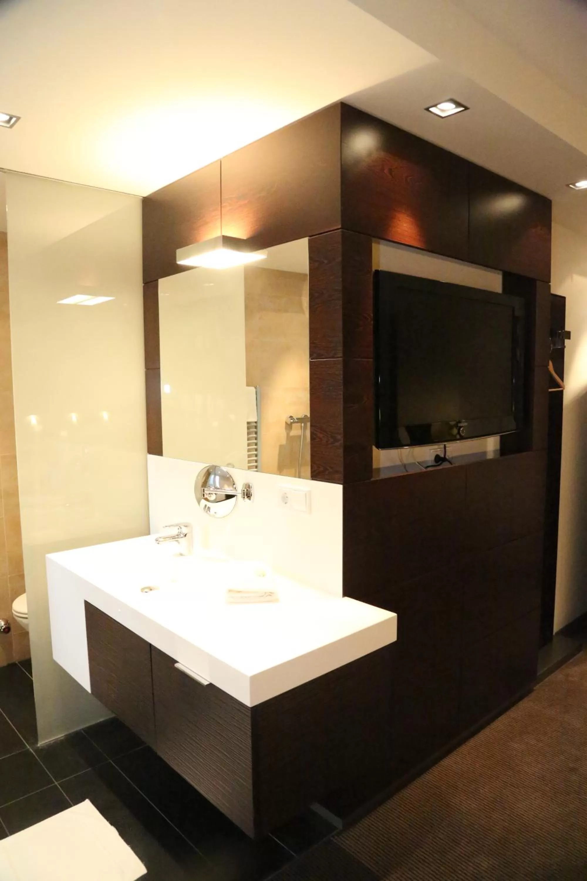 Bathroom, Bed in Prielmayerhof HOTEL