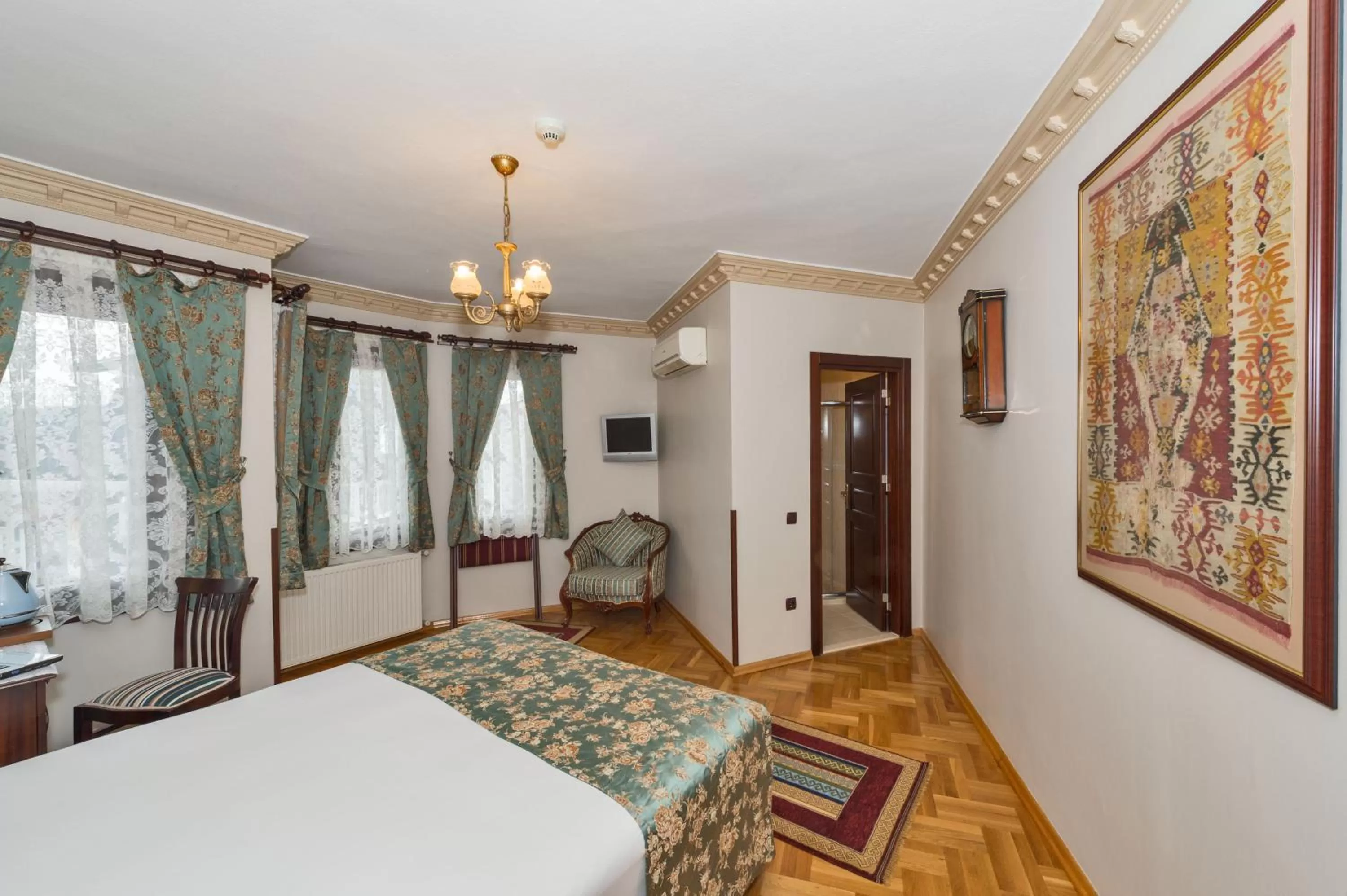 Photo of the whole room, Bed in Osmanhan Hotel