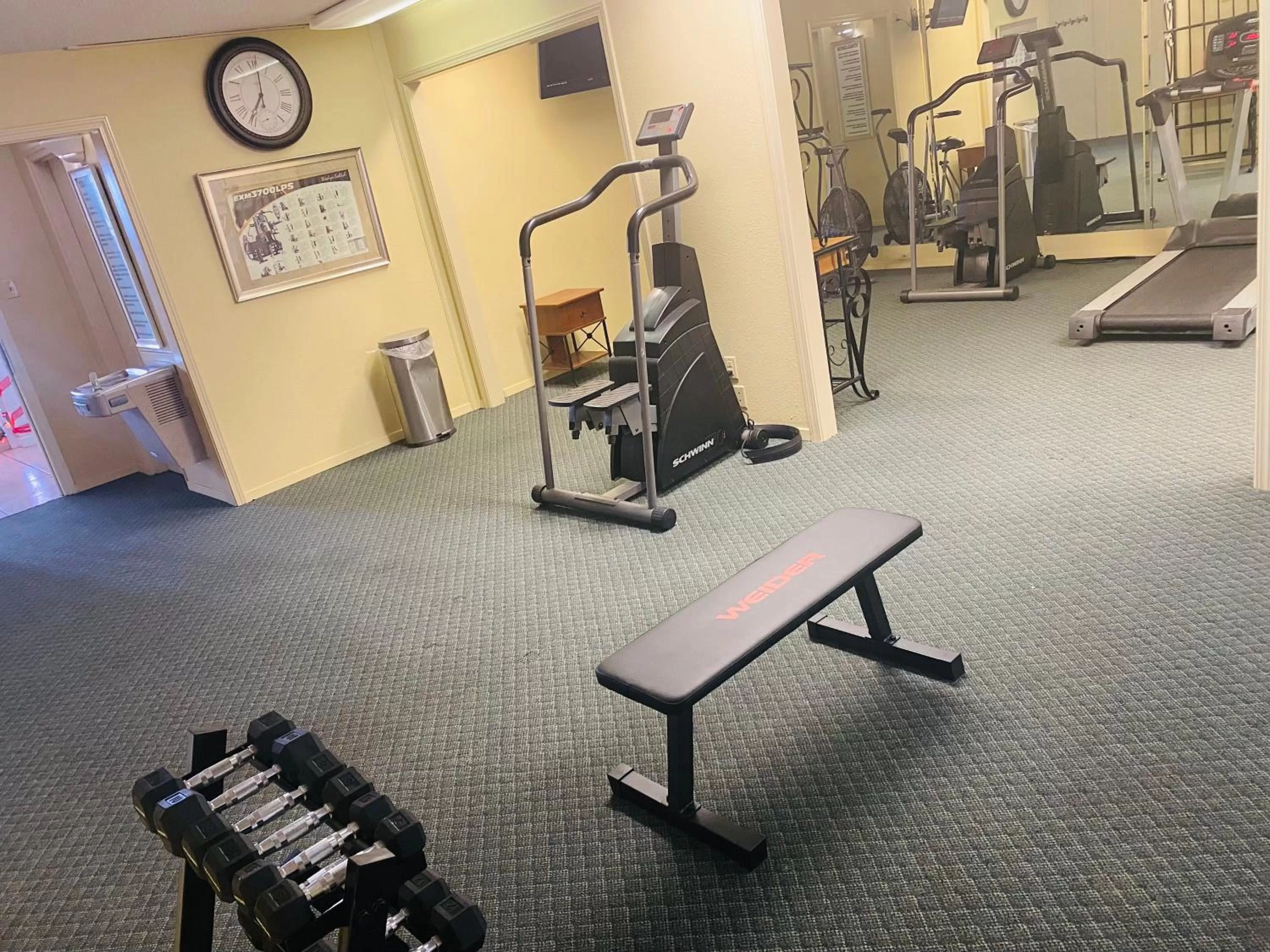 Fitness centre/facilities in Super 8 by Wyndham New Iberia