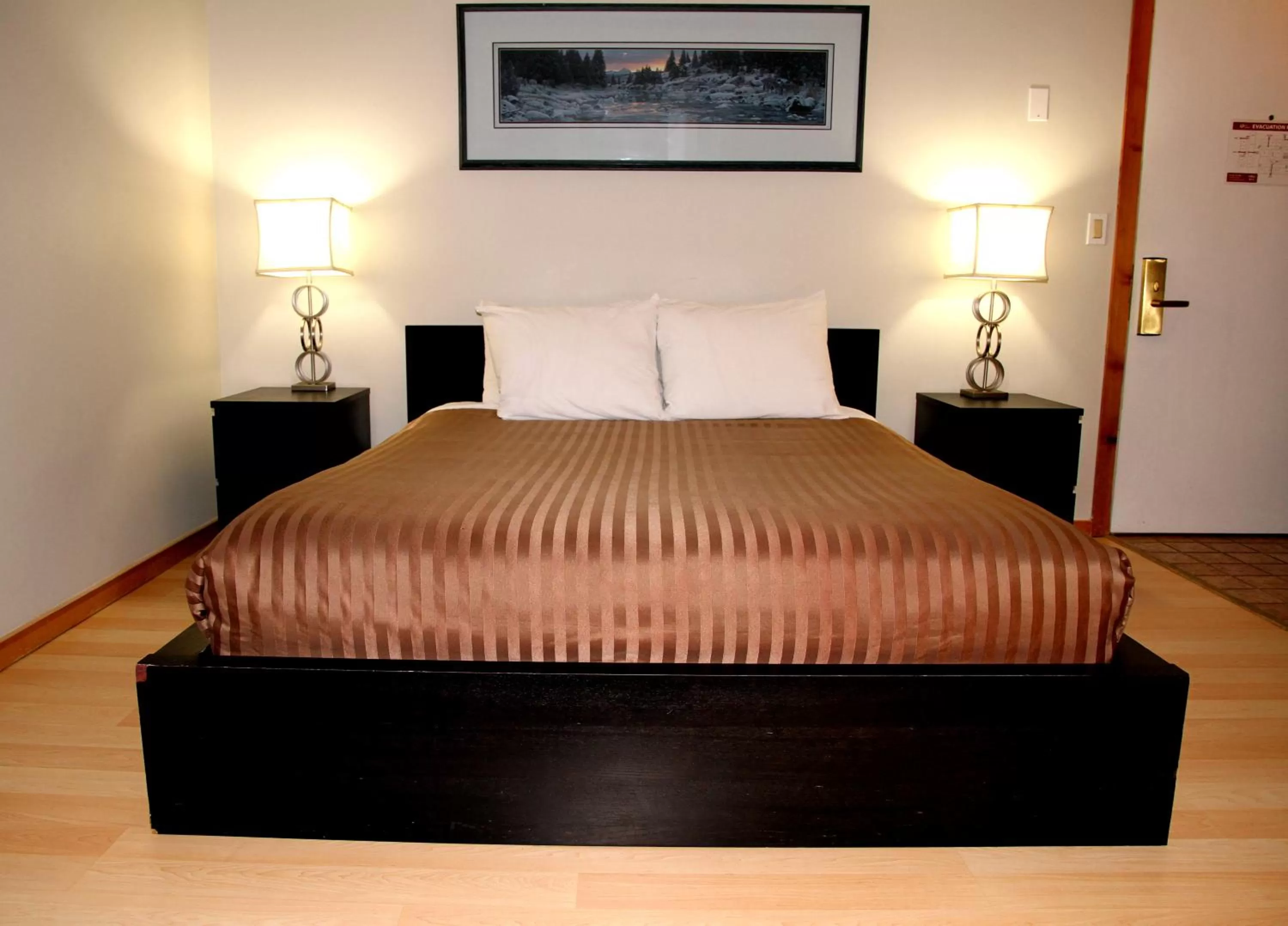 Bed in Hotel Squamish