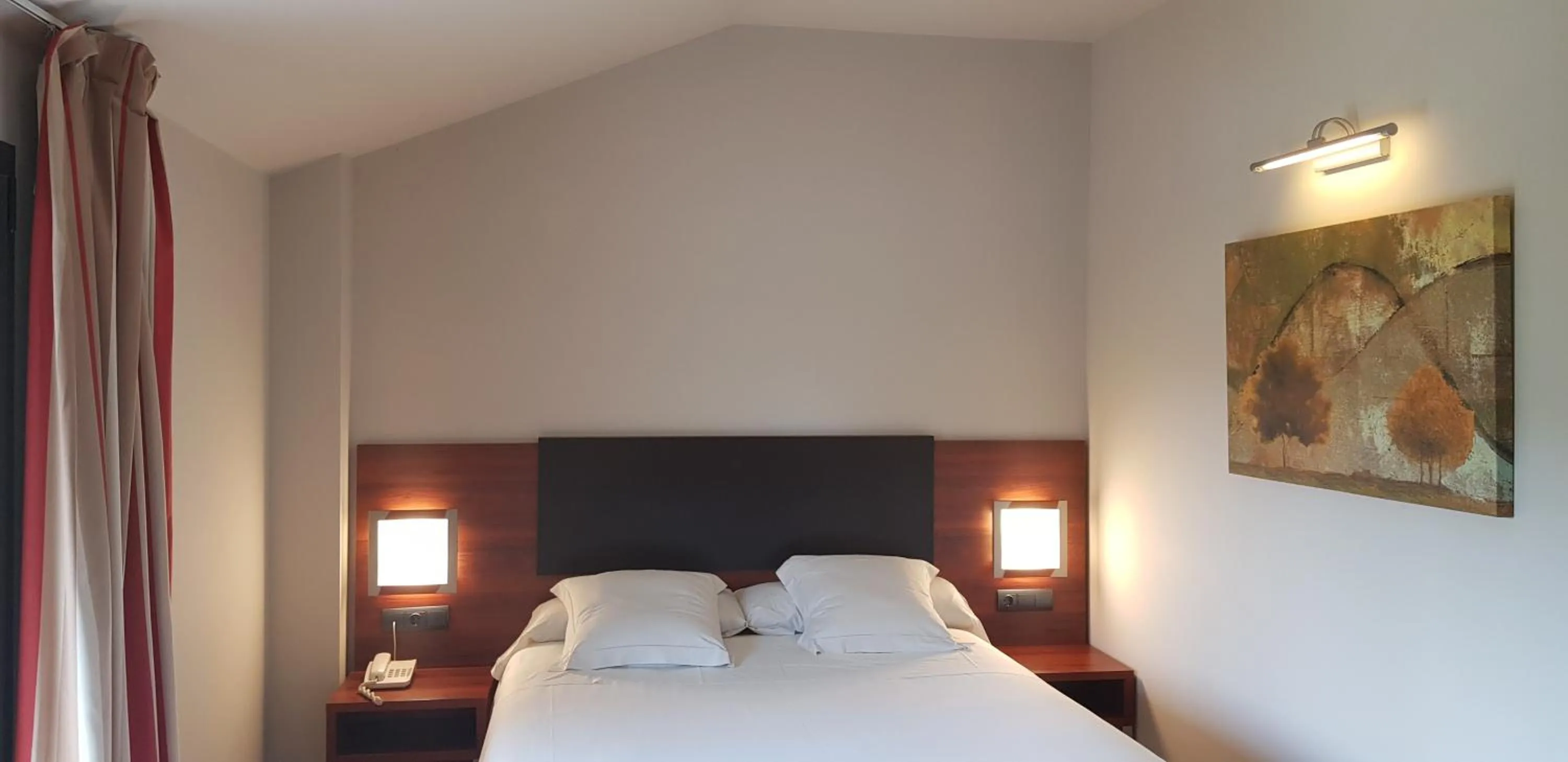 Bed in Hotel Restaurante El Valles 4 ESTRELLAS