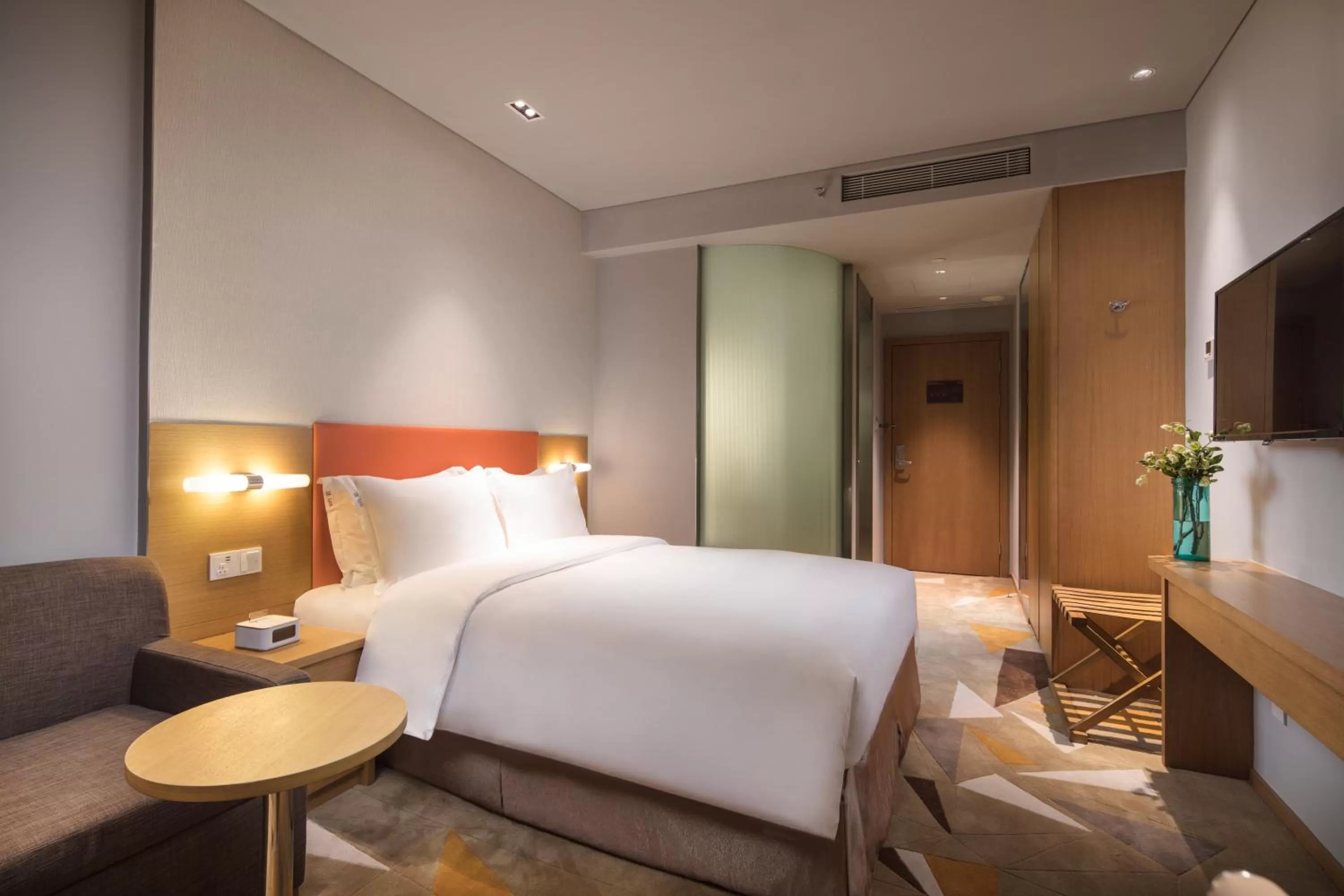 Photo of the whole room, Bed in Holiday Inn Express Suzhou New District by IHG