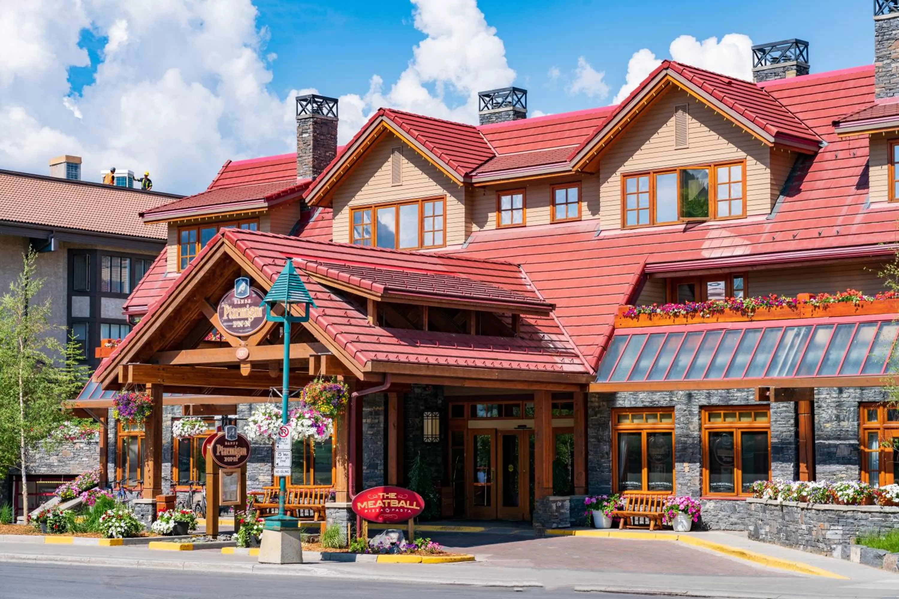 Property building in Banff Ptarmigan Inn