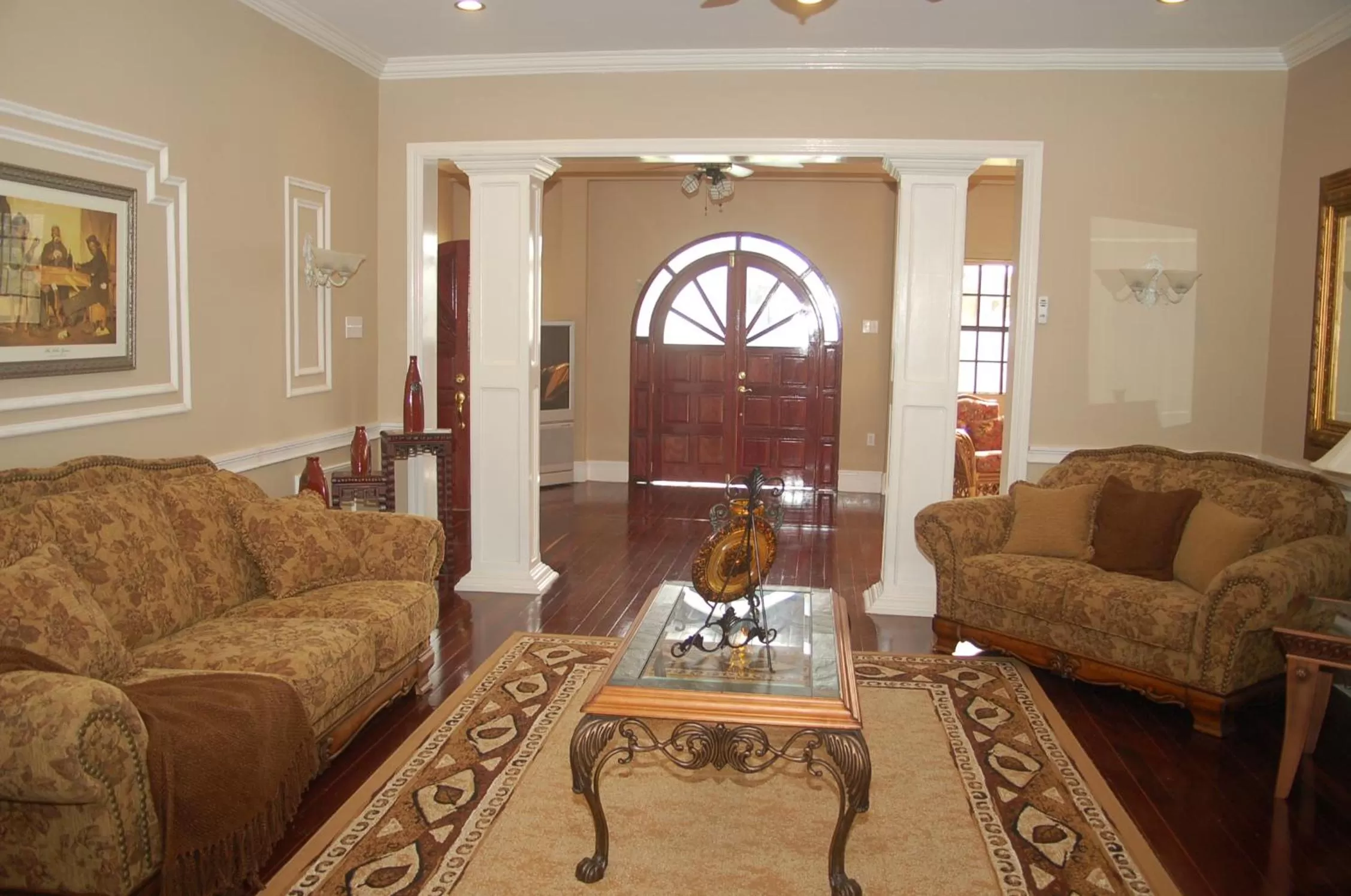 Living room in El Dorado Inn