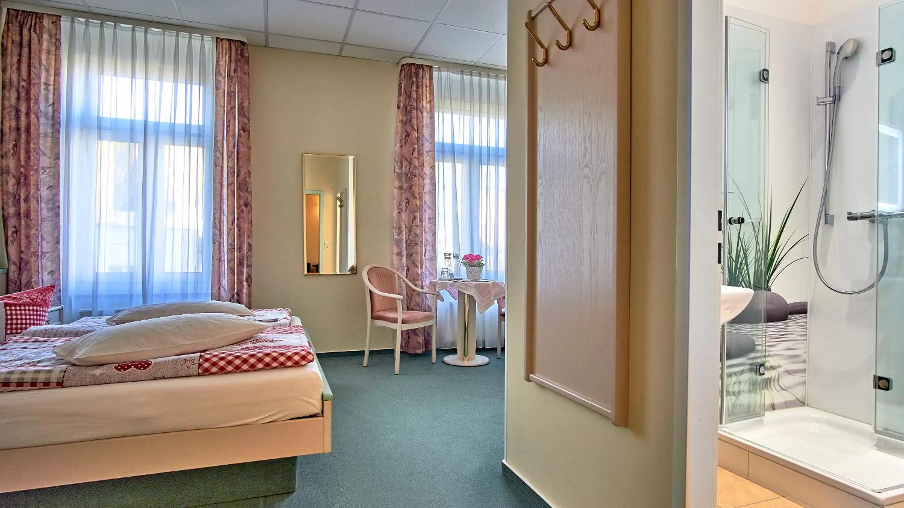 Bedroom, Bed in Biohotel Amadeus