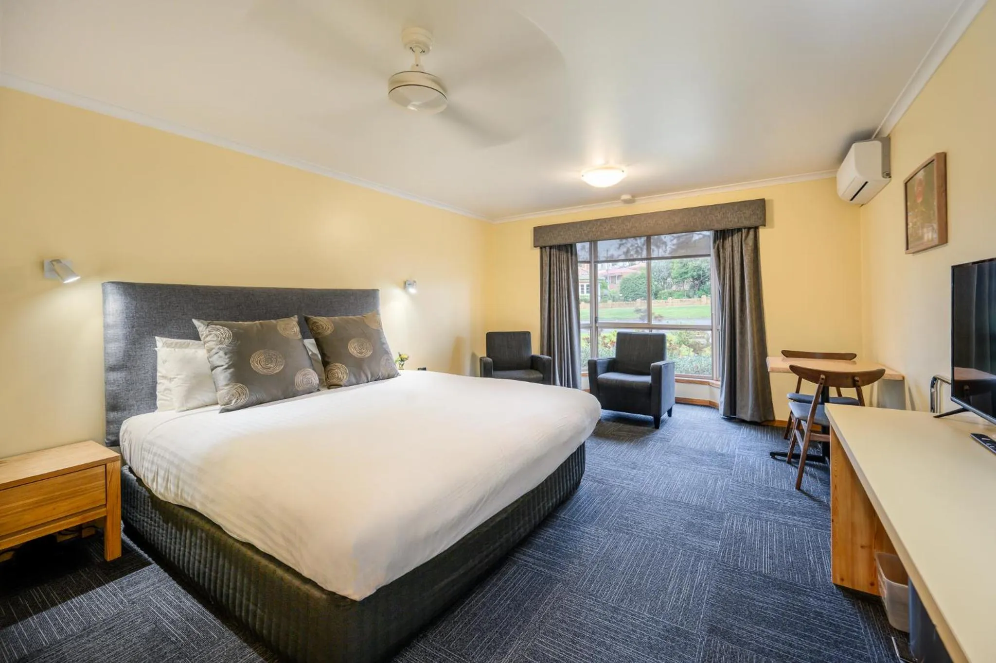 Photo of the whole room, Bed in AAt 28 Goldsmith Motel