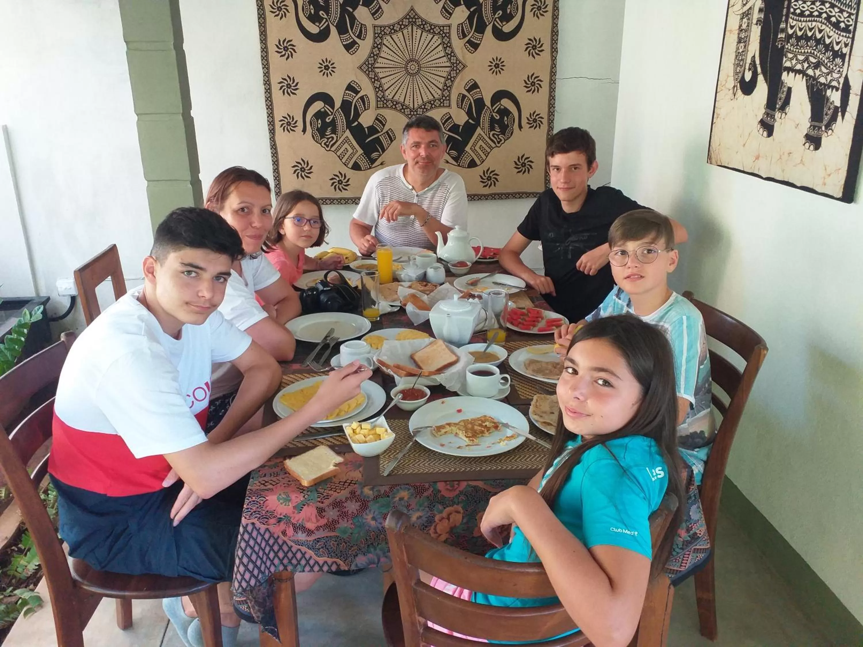 People in Green Wood Villa Negombo