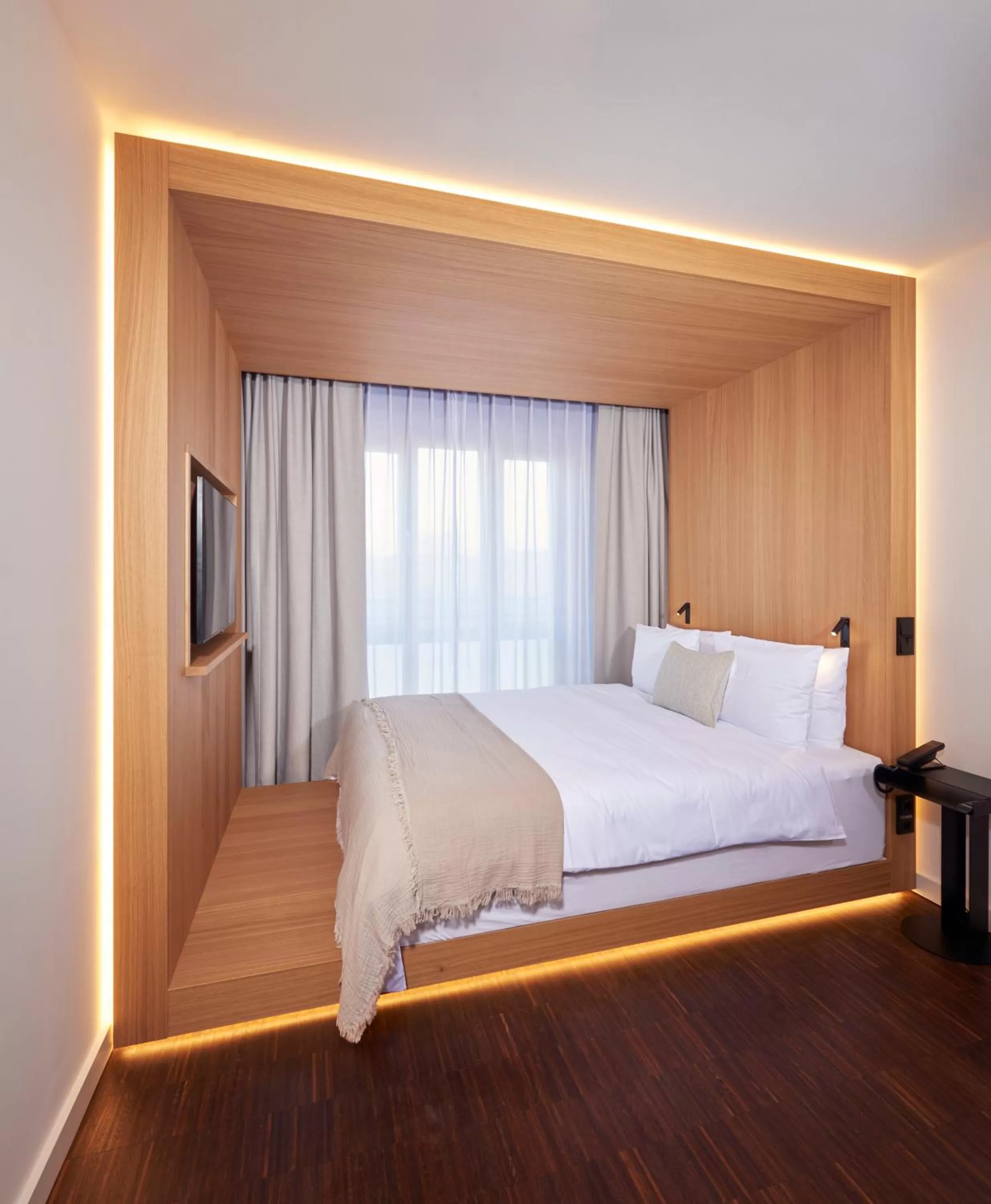 Photo of the whole room, Bed in HOtello Schwabing