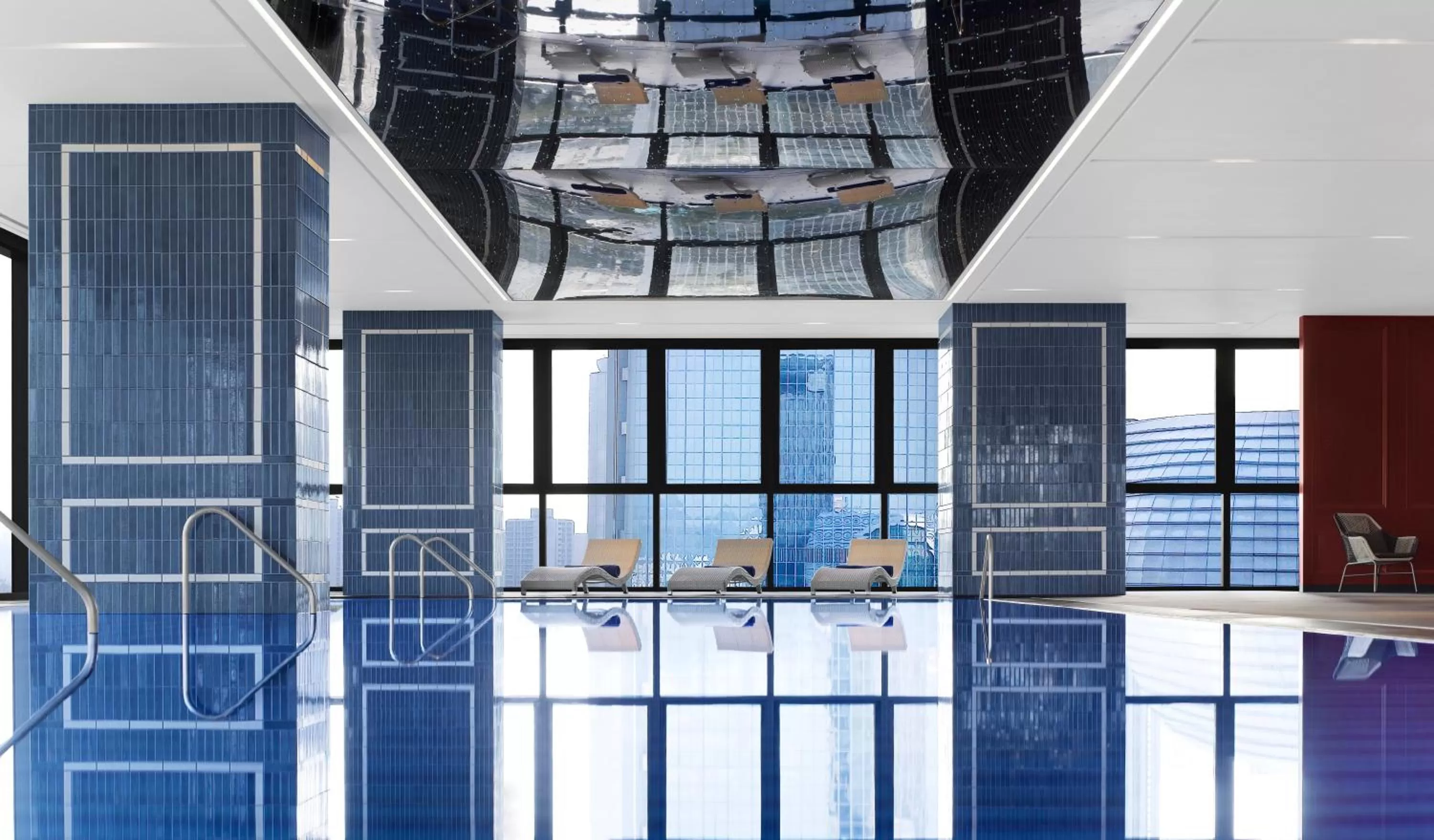 Swimming pool in Sofitel Ambassador Seoul Hotel & Serviced Residences