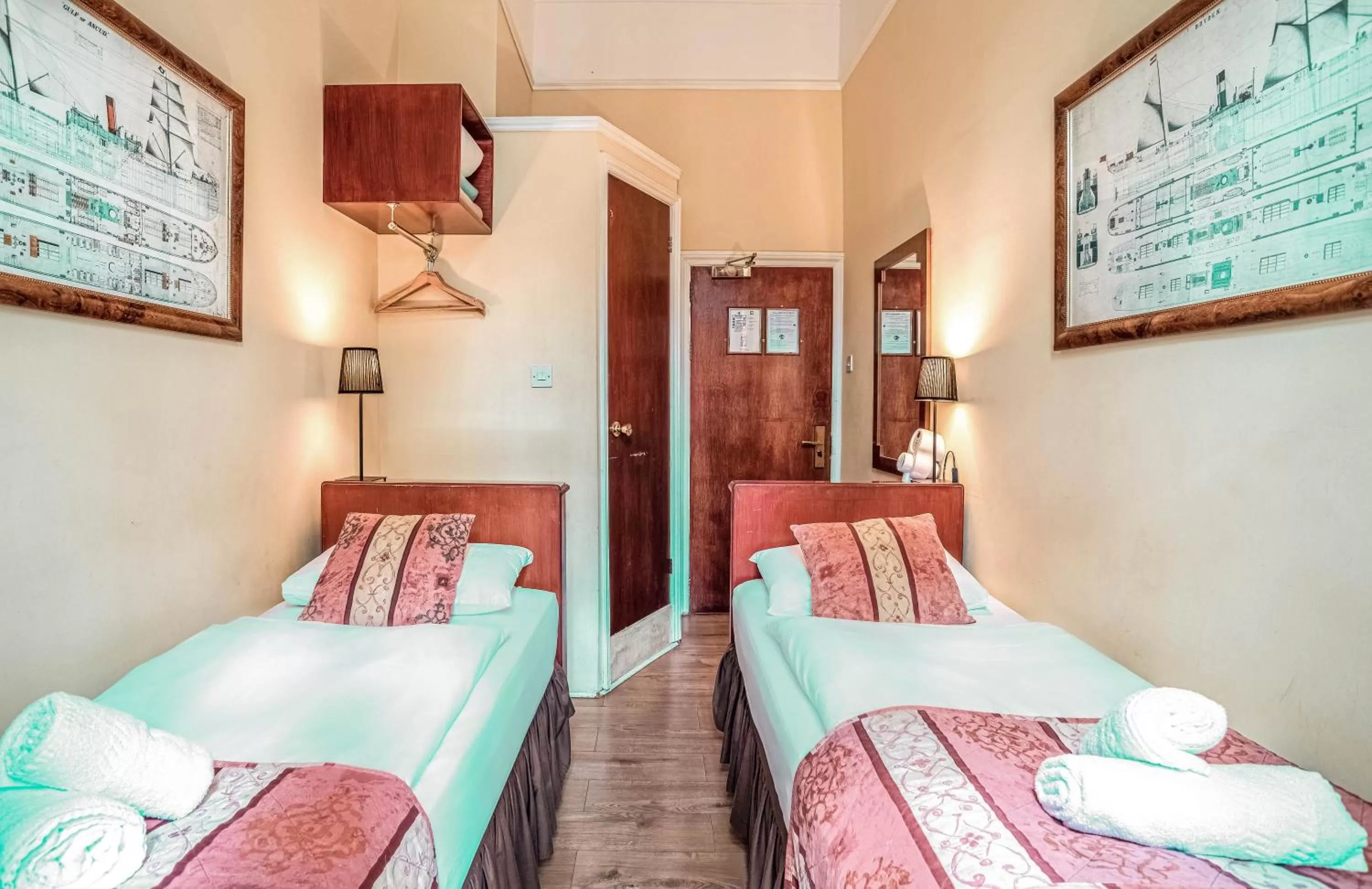 Bedroom, Bed in Shakespeare Hotel