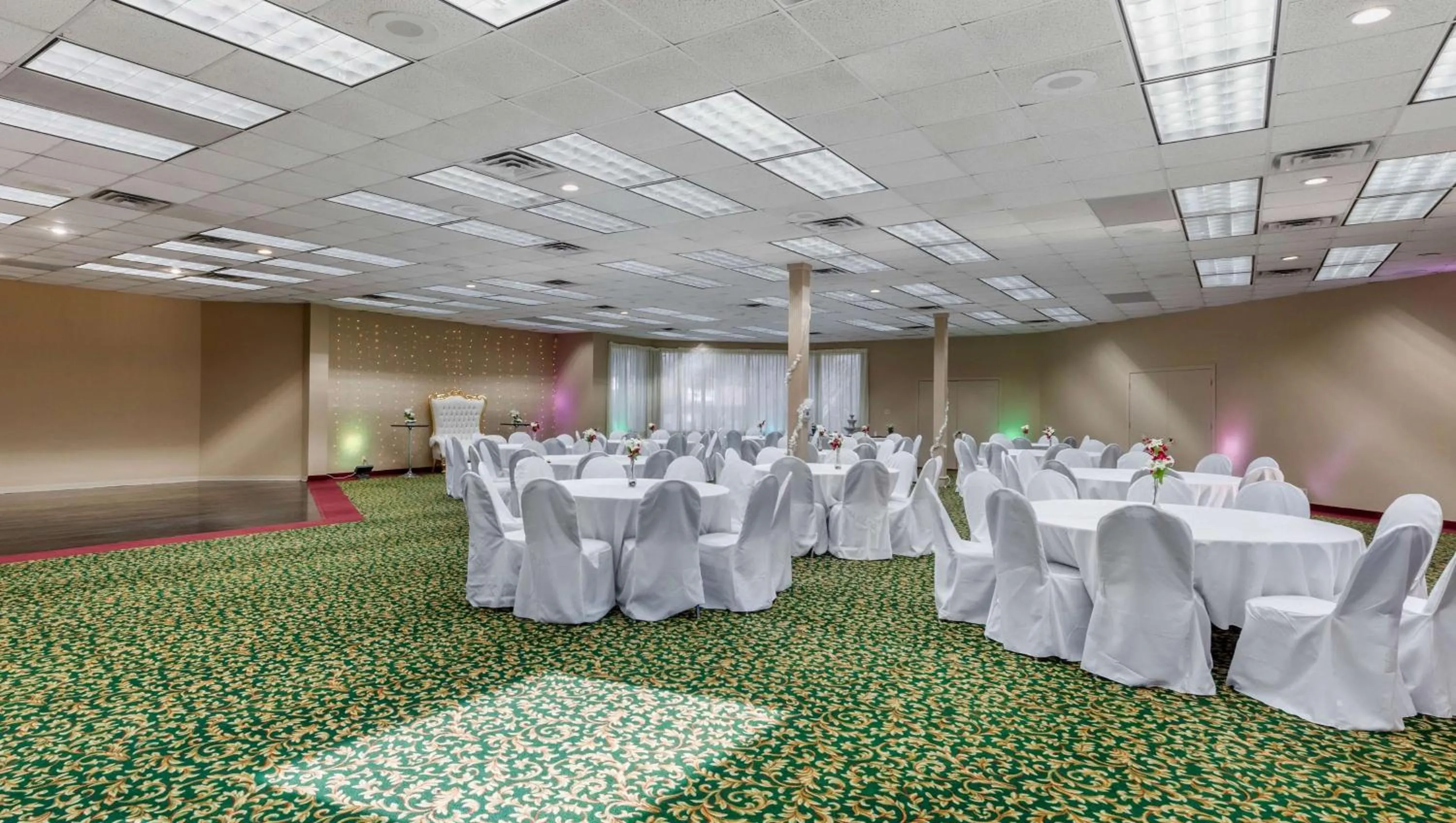 Banquet/Function facilities in Magnuson Grand Hotel and Conference Center Tyler