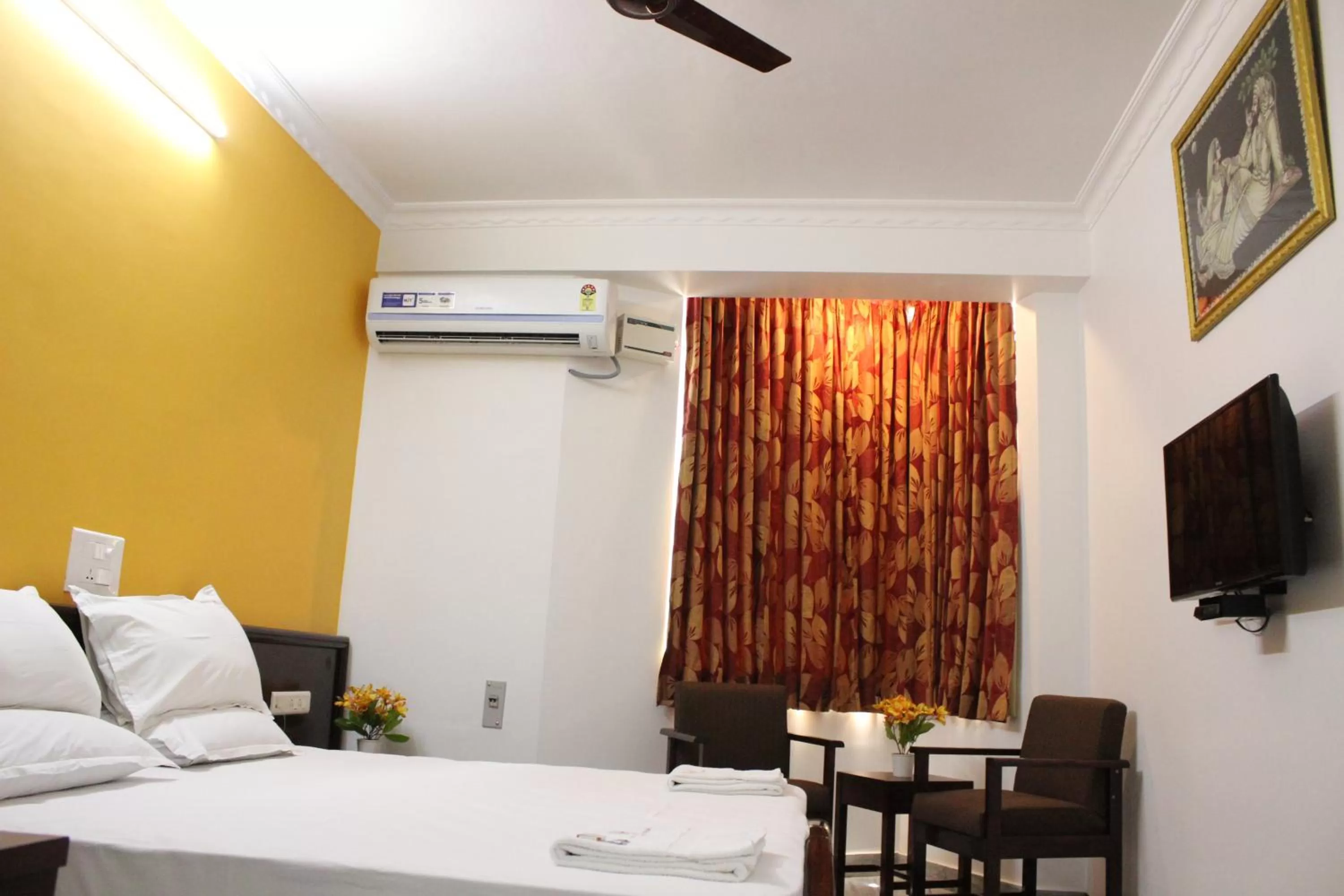 Bedroom, Bed in Sri Aarvee Hotels