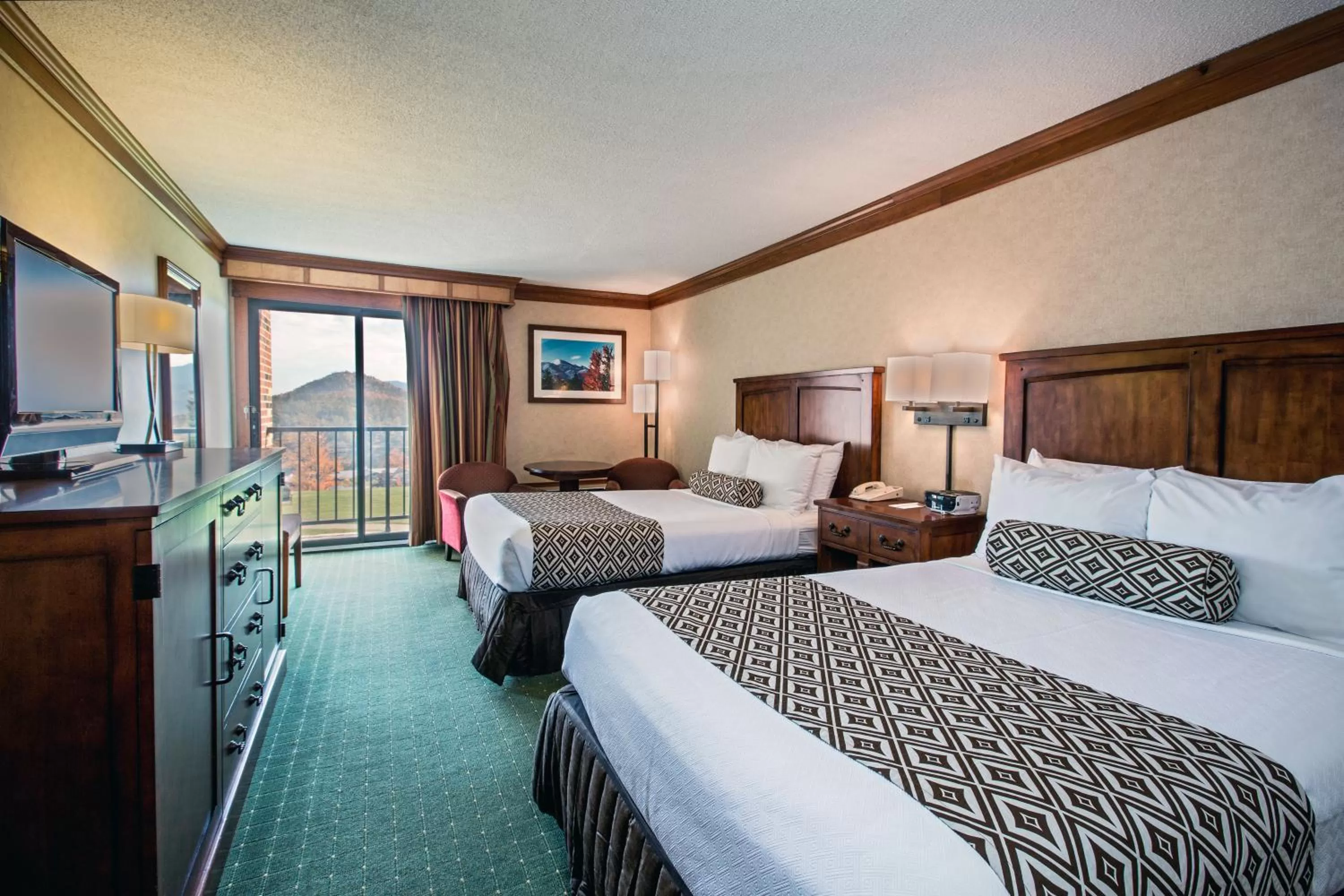 Photo of the whole room, Bed in Crowne Plaza Lake Placid by IHG