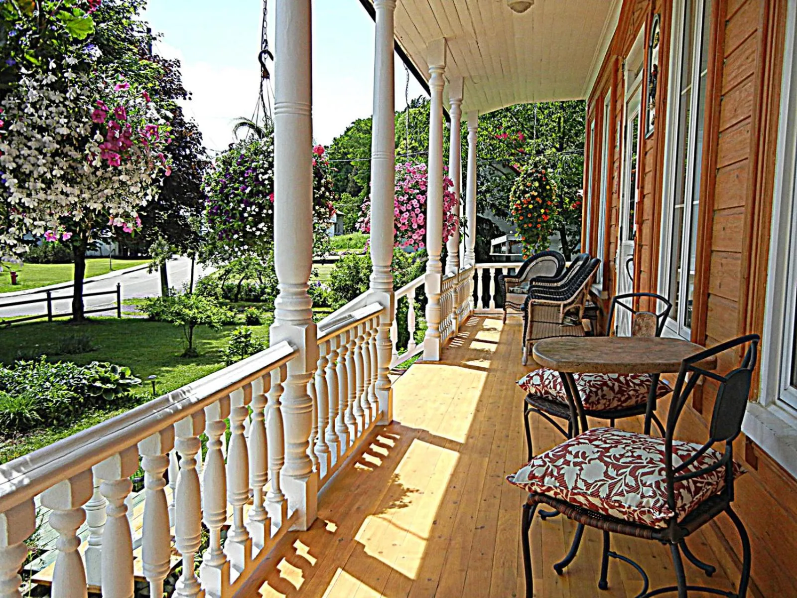Patio in Auberge du Sault-à-la-Puce