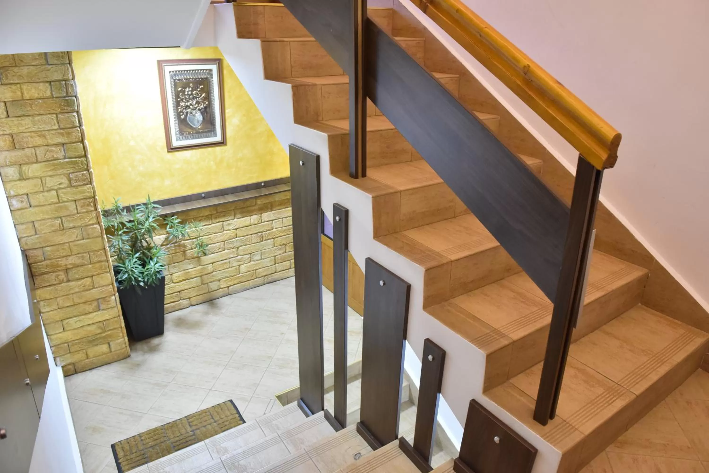 Property building in Hotel Rothmans-Breakfast - Free parking - Lobby