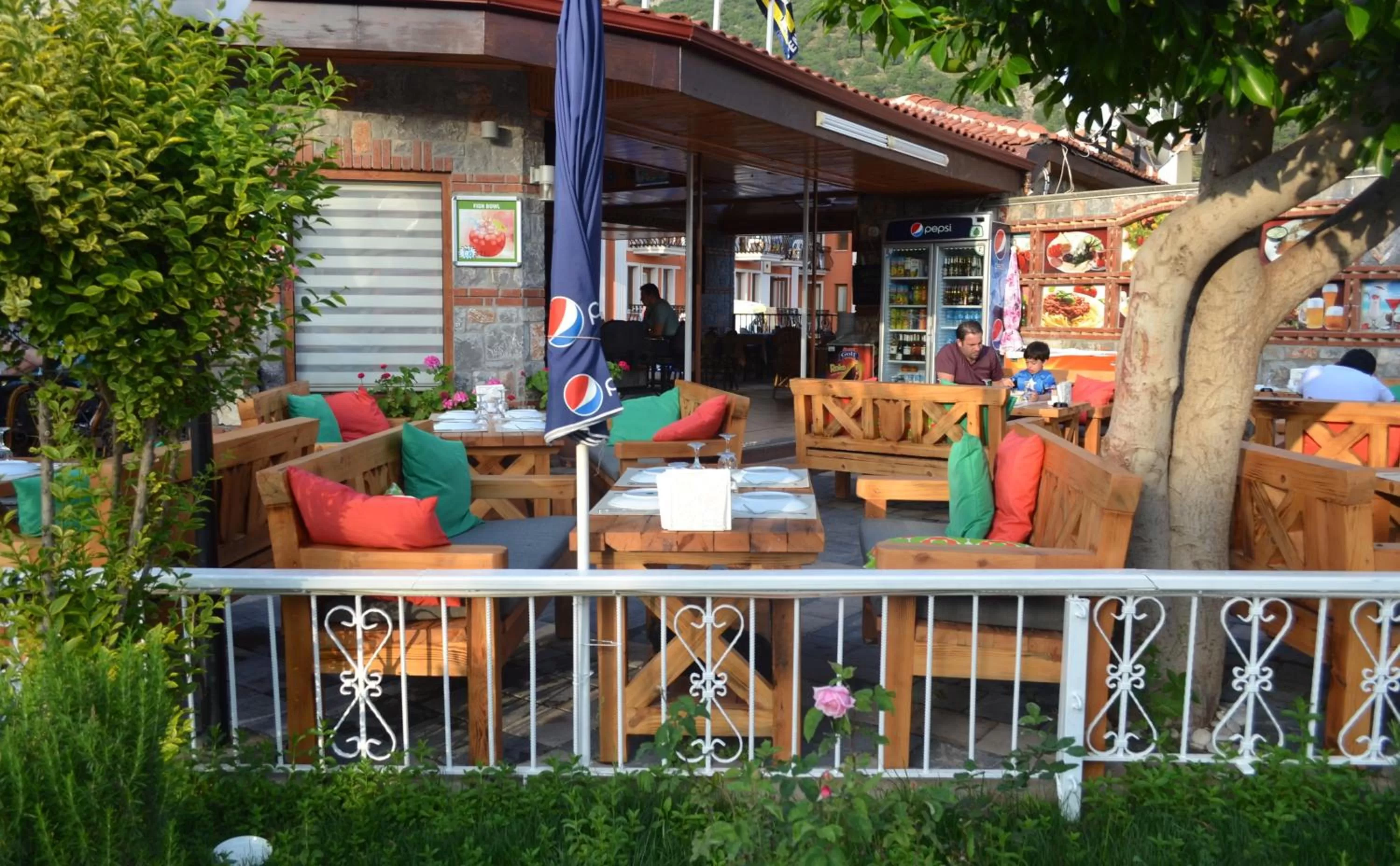 Restaurant/places to eat in Magic Tulip Beach Hotel