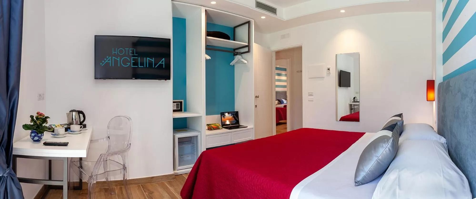 View (from property/room), Bed in Hotel Angelina