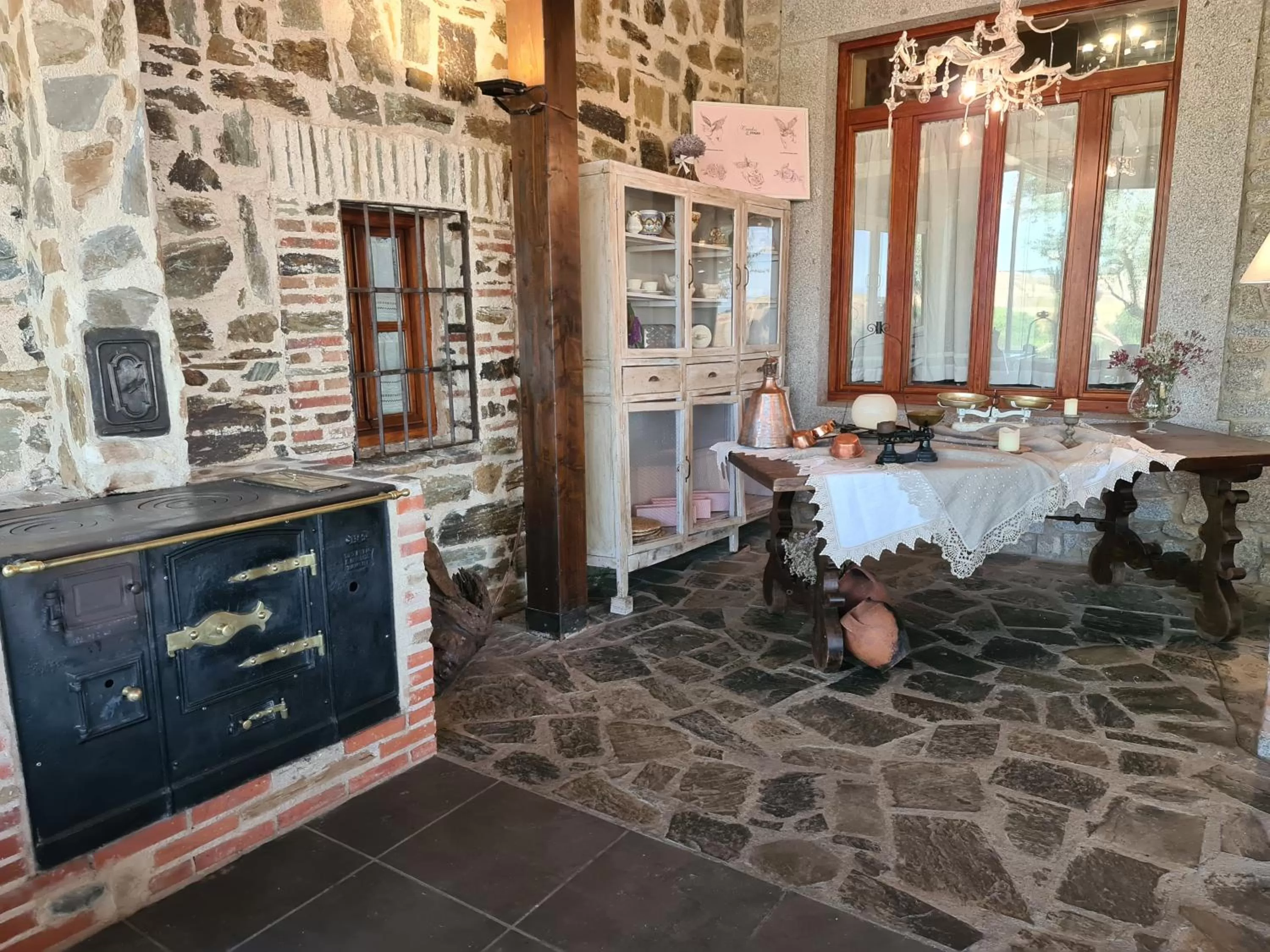 Restaurant/places to eat in DON FADRIQUE