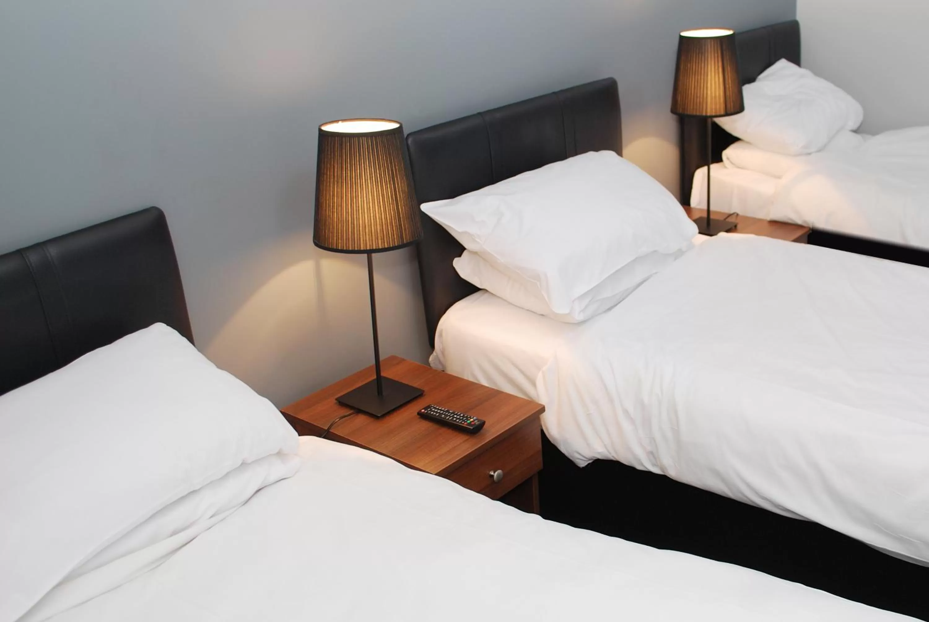 Bedroom, Bed in The Liverpool Inn Hotel