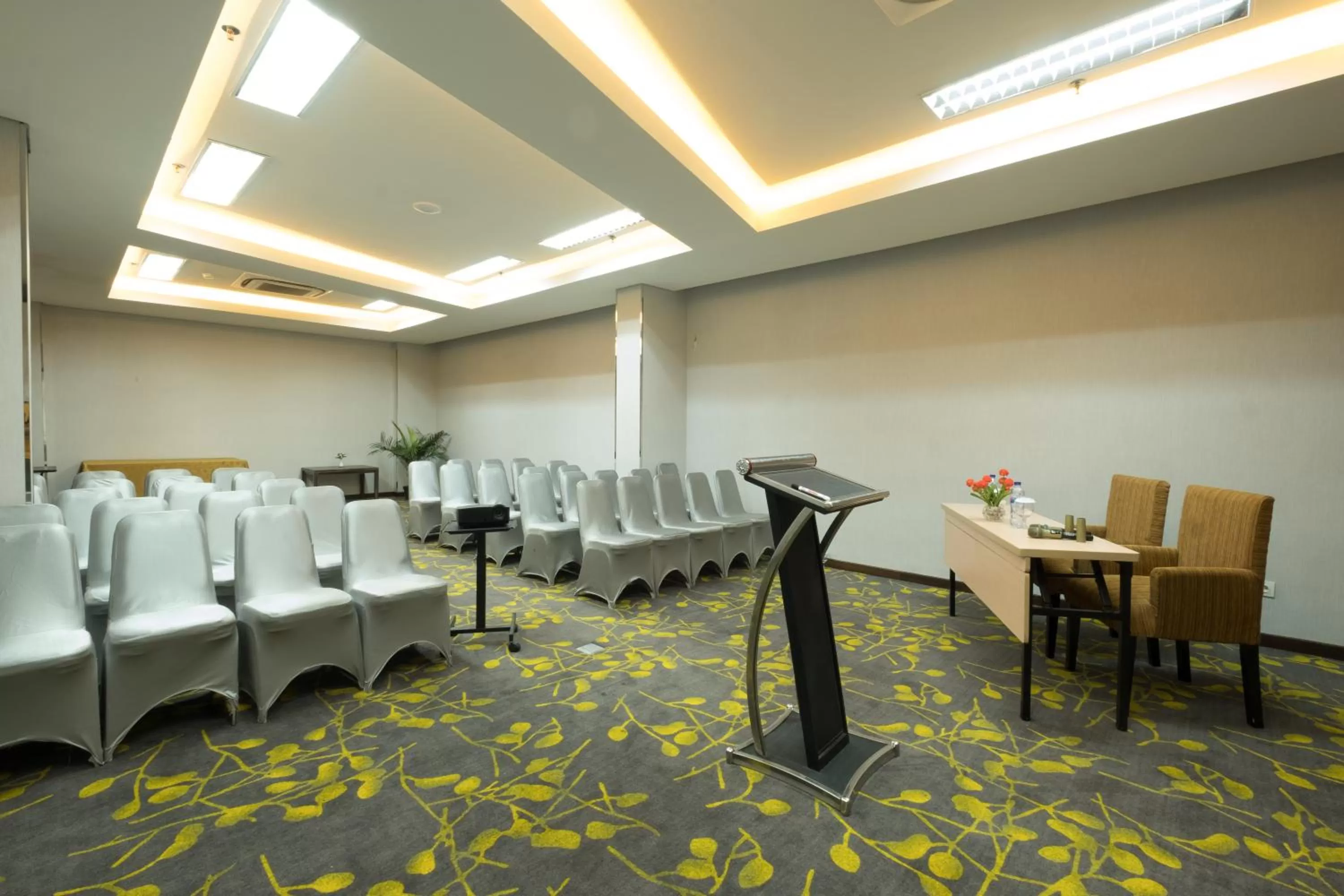 Meeting/conference room in Hotel 88 ITC Fatmawati Jakarta By WH