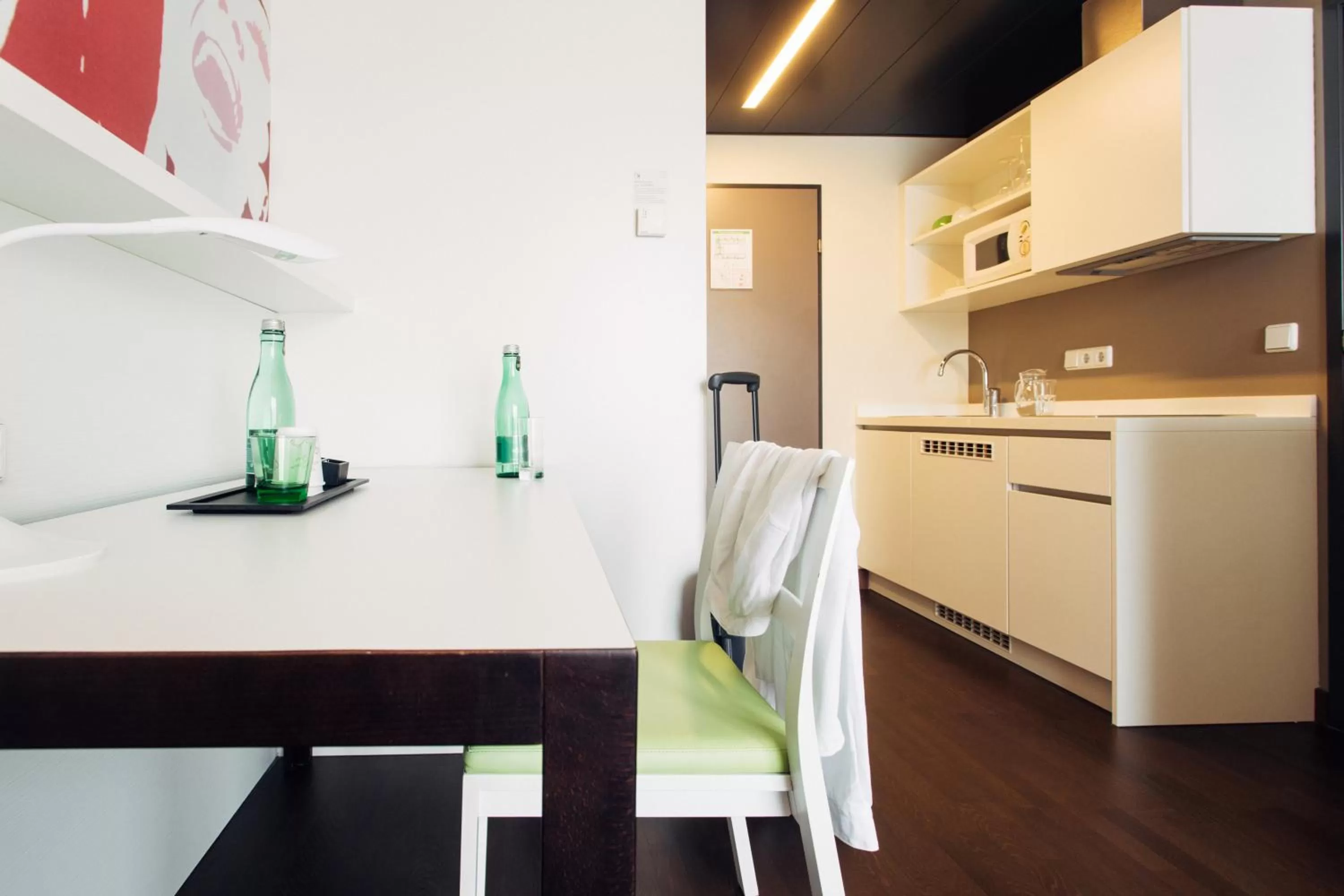 Kitchen or kitchenette in harry's home Linz-Urfahr hotel & apartments