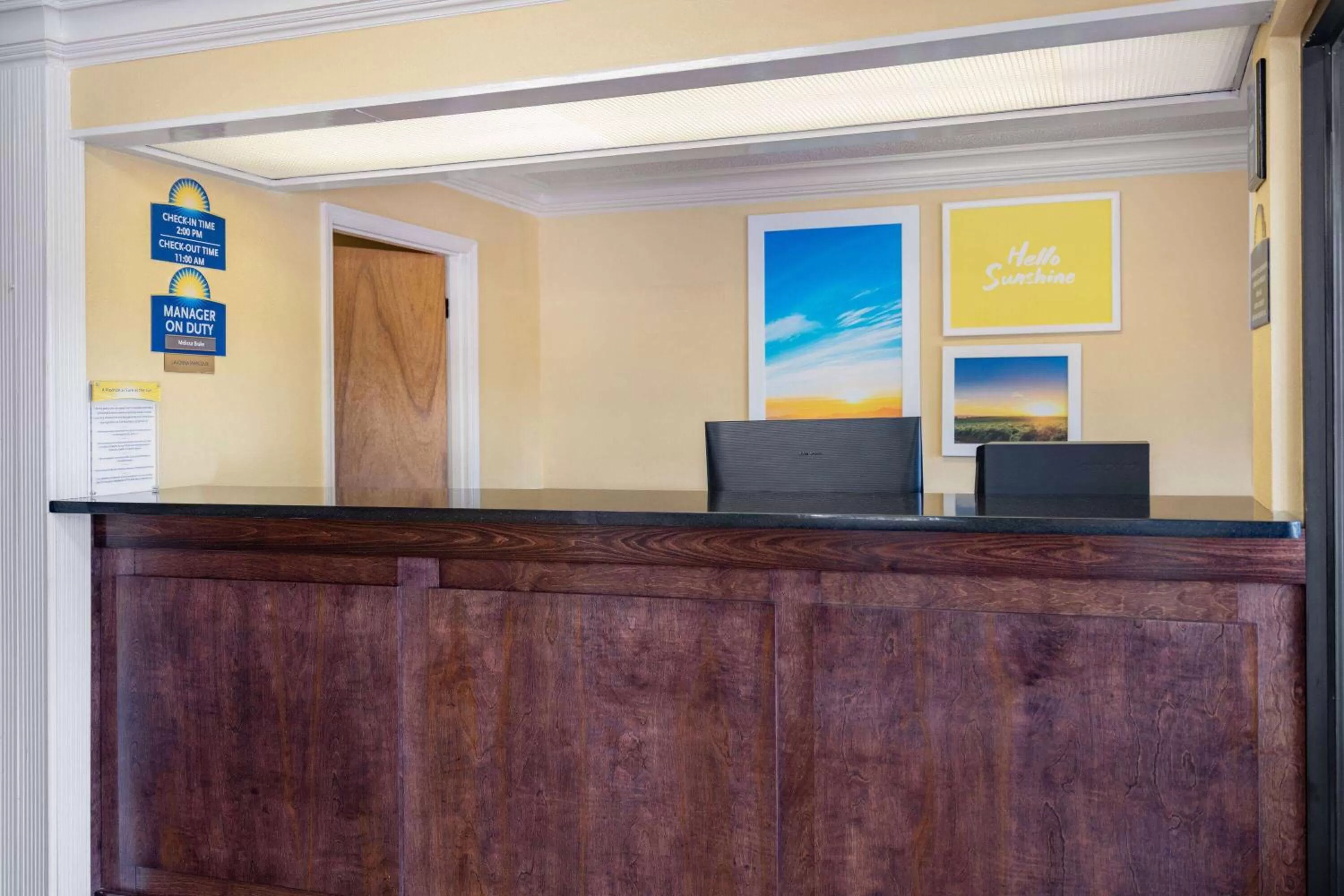 Lobby or reception in Days Inn by Wyndham Macon I-475