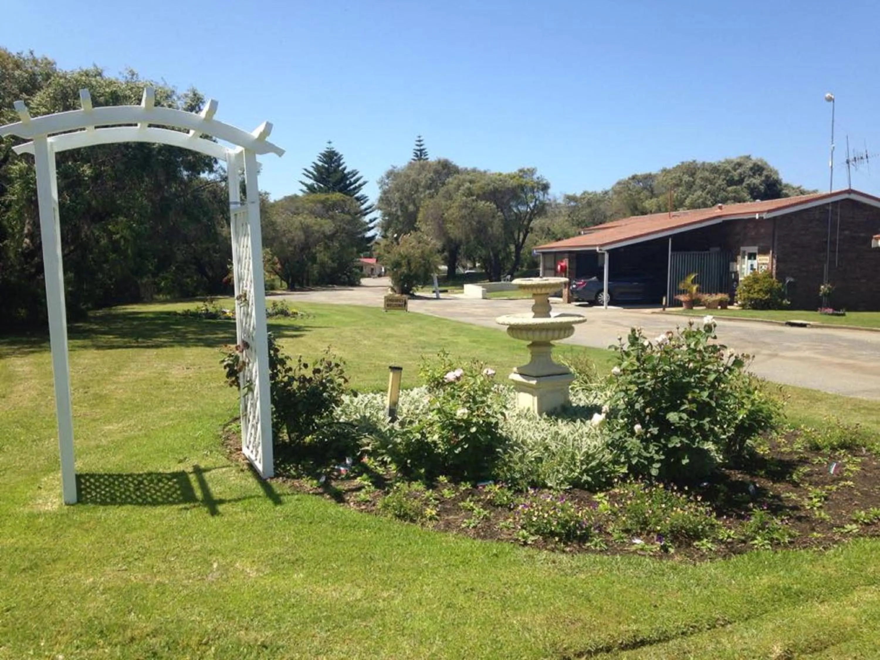 Garden in Emu Beach Chalets