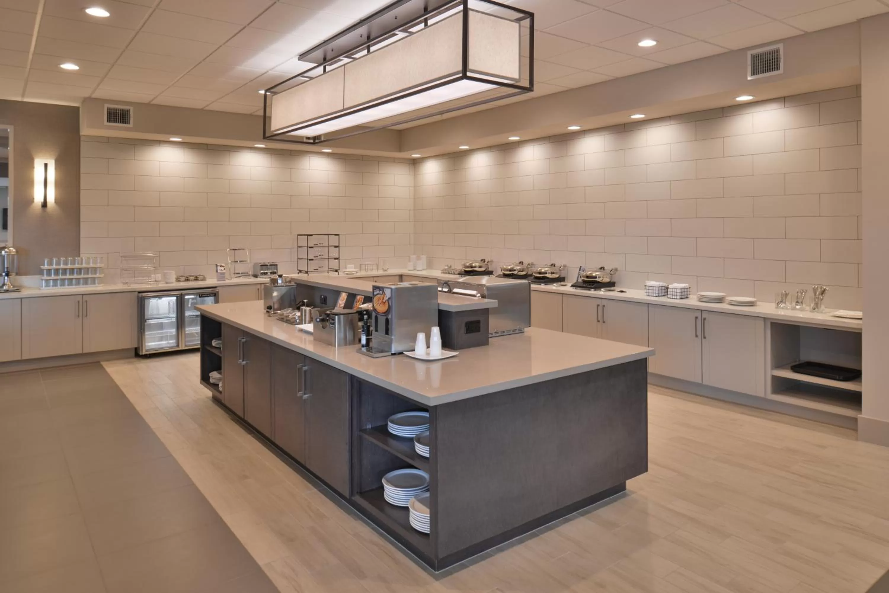 Restaurant/places to eat, Kitchen/Kitchenette in Best Western Premier Energy Corridor