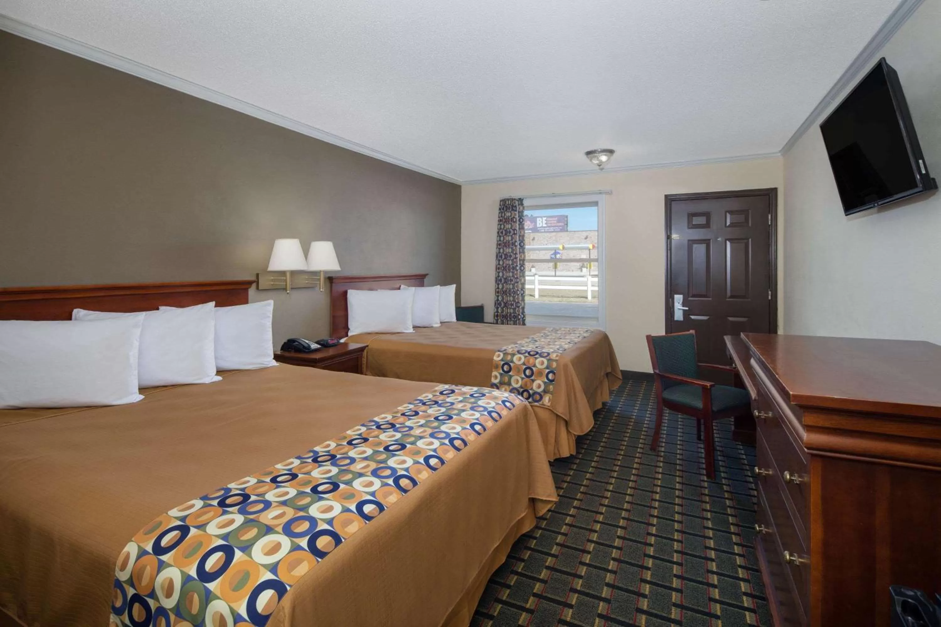 Photo of the whole room, Bed in Travelodge by Wyndham Orangeburg
