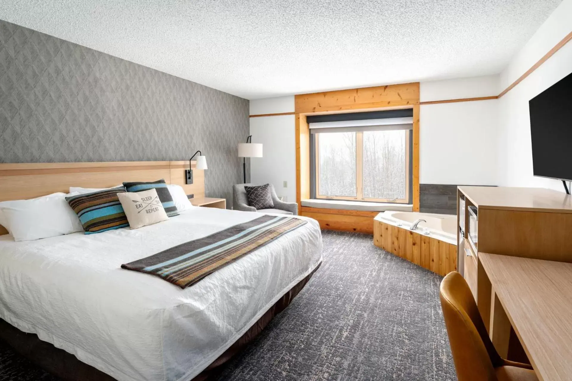 Deluxe King Room with Spa Bath in Caribou Highlands Lodge Deluxe King Room with Spa Bath in Caribou Highlands Lodge